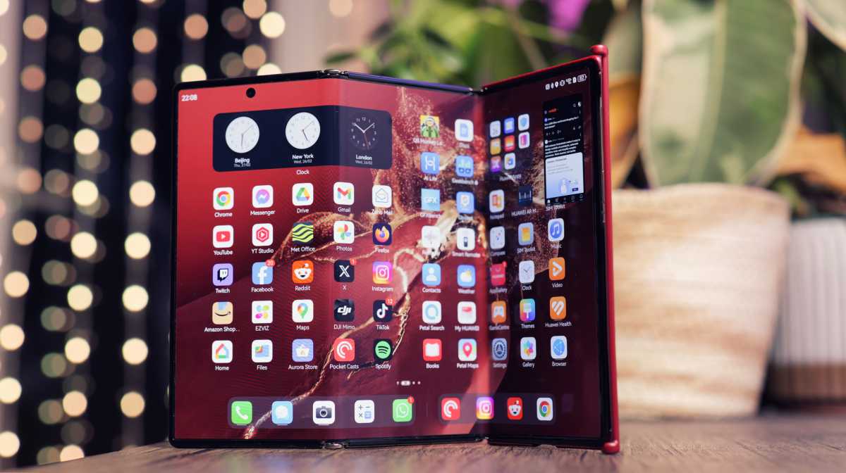 Huawei Mate XT Ultimate Design review 10