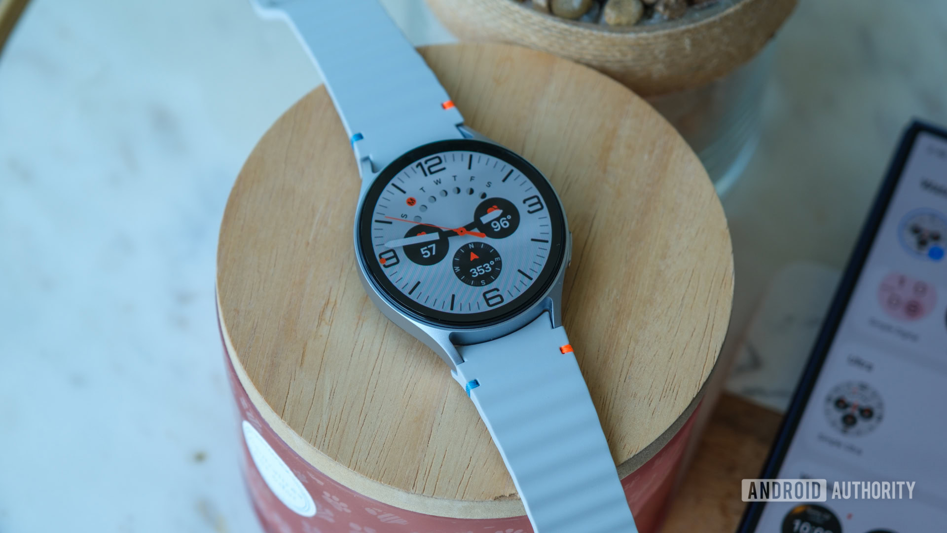 Samsung Galaxy Watch 7 deitado Samsung Galaxy Watch 7 deitado