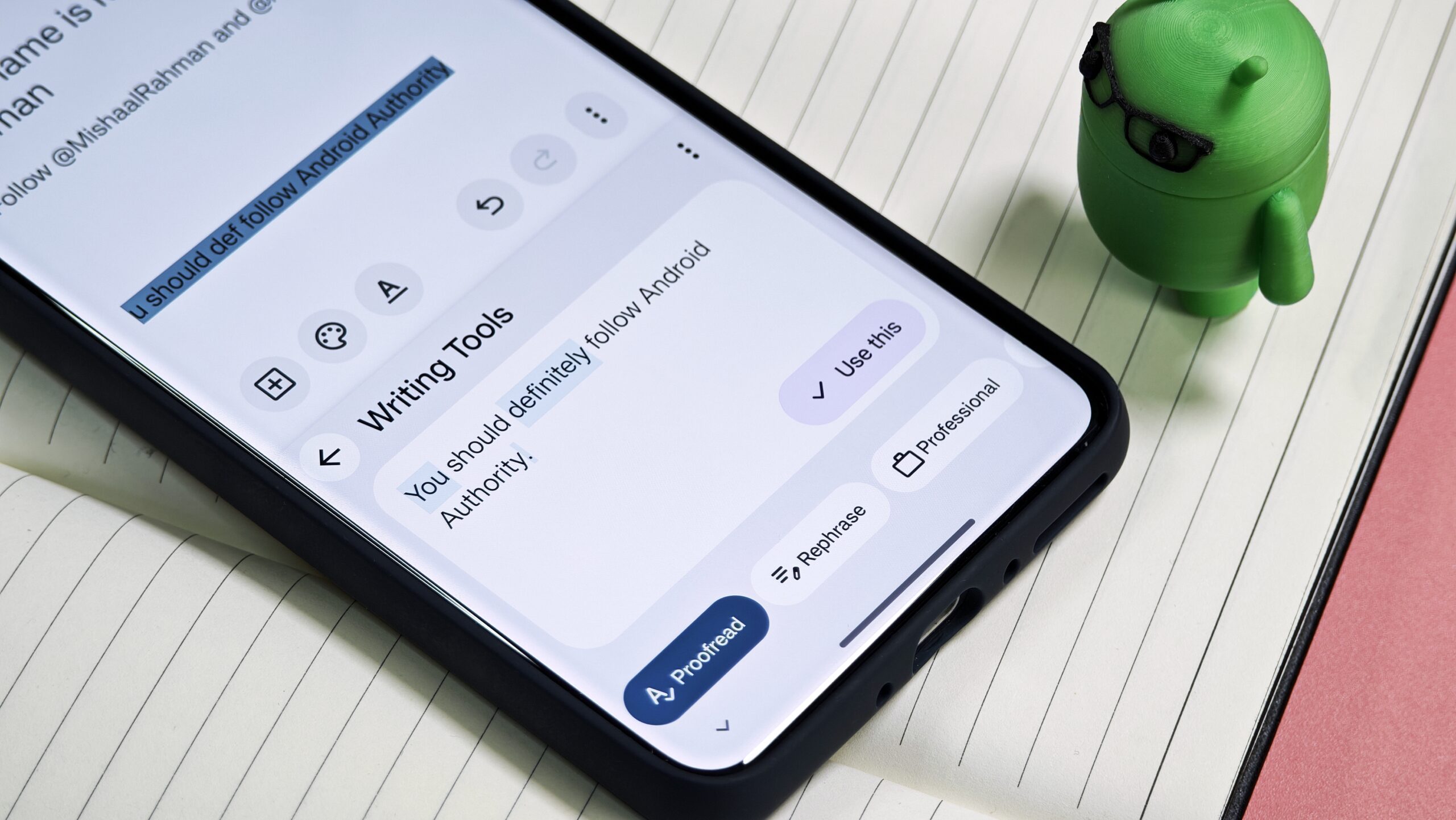 Ferramentas de escrita no Gboard em uma imagem principal do OnePlus 13