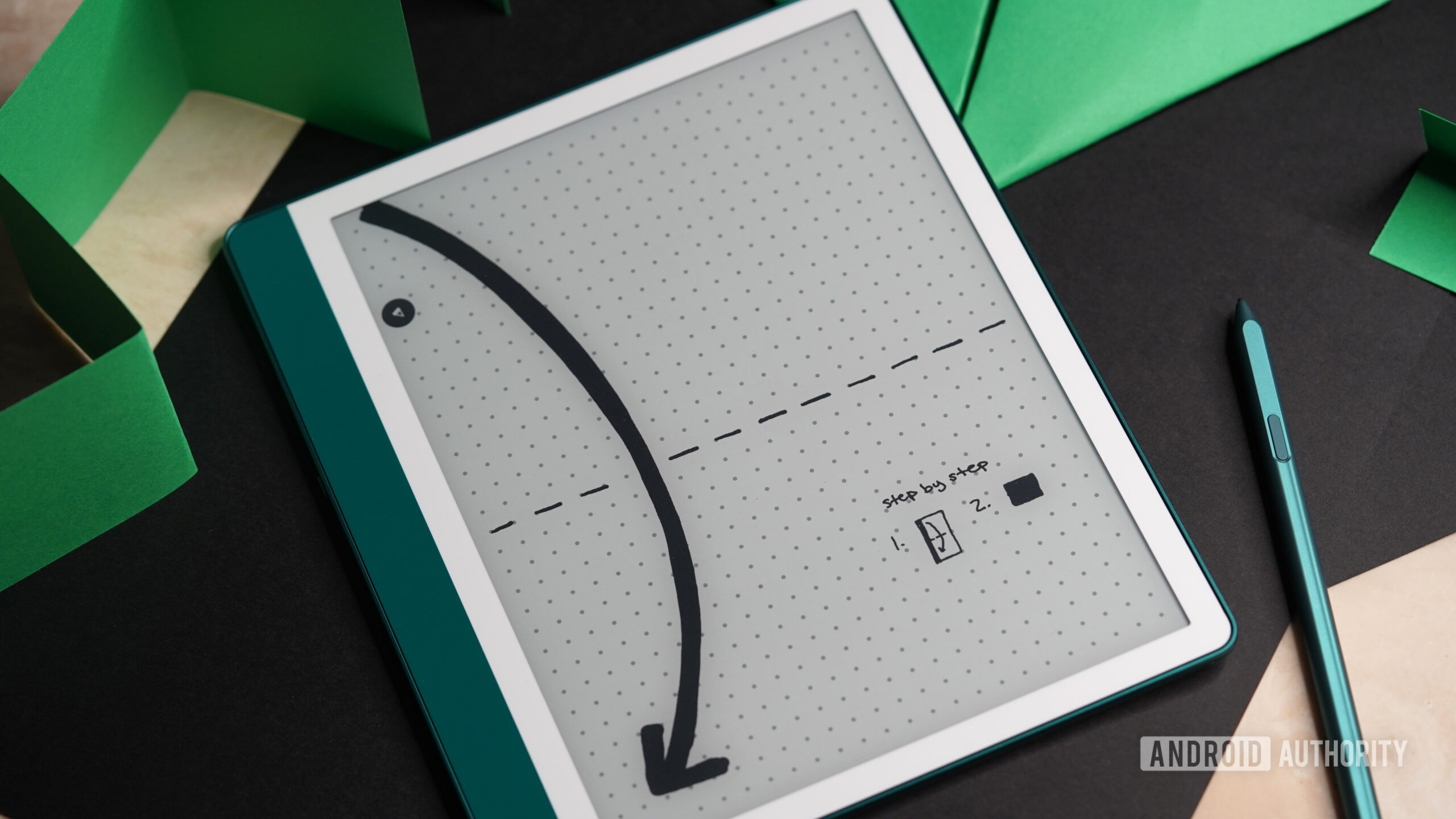 Um Kindle Scribe exibe um potencial manual de dobramento