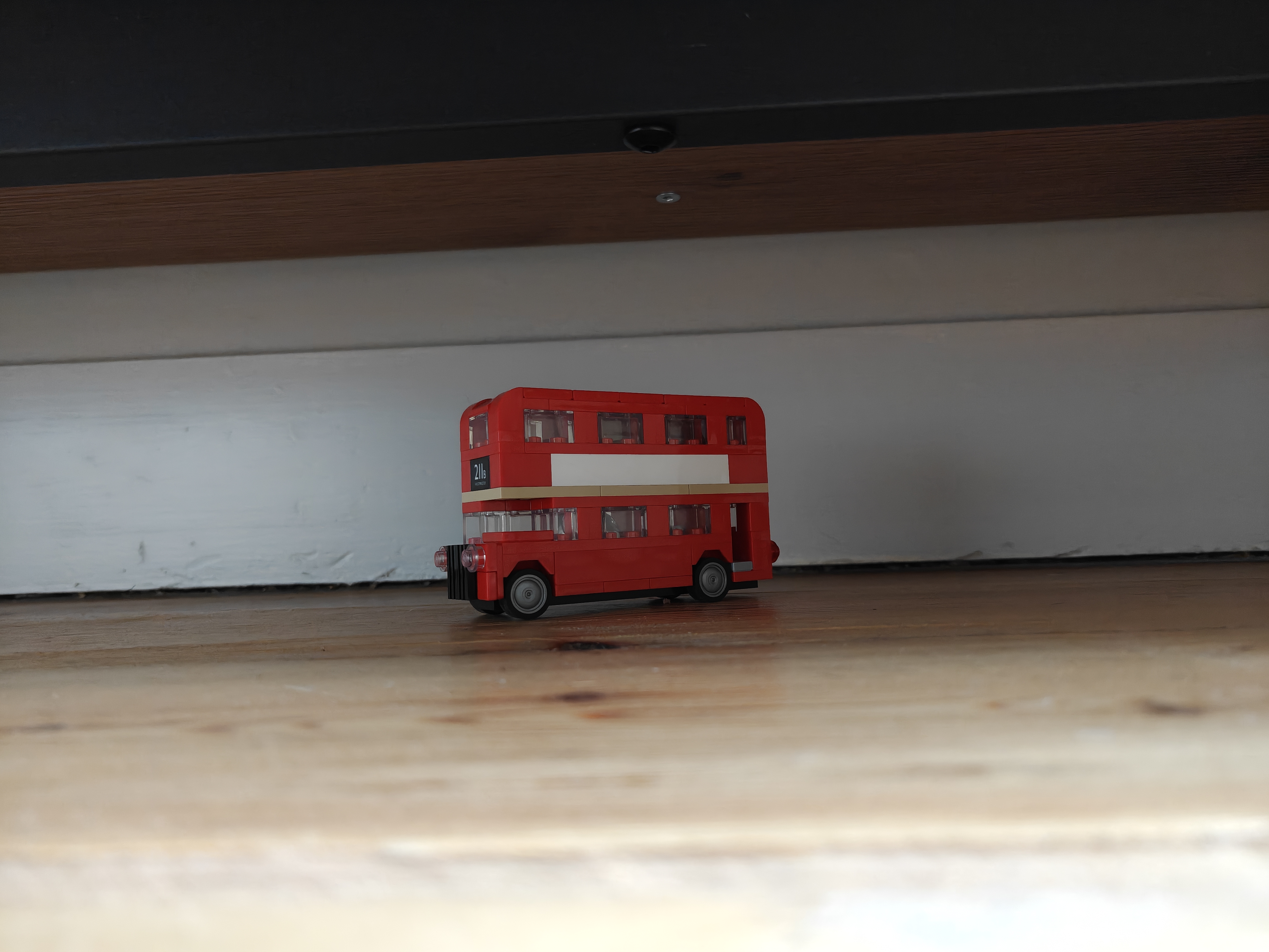 OnePlus 15 vs OnePlus 15 camera sample 15 bus low light