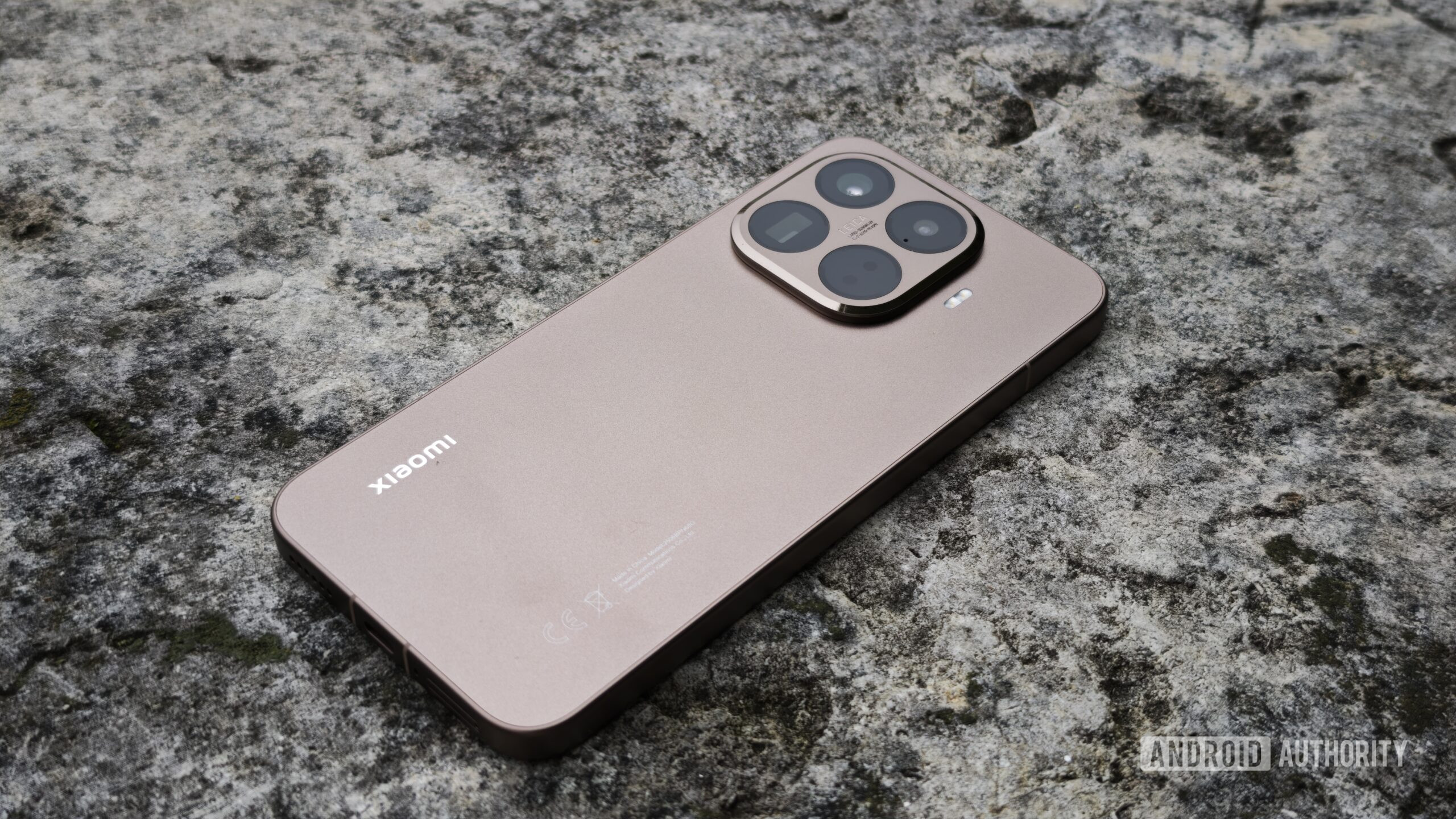 Foto da parte traseira do Xiaomi 15T Pro 4 Foto da parte traseira do Xiaomi 15T Pro 4