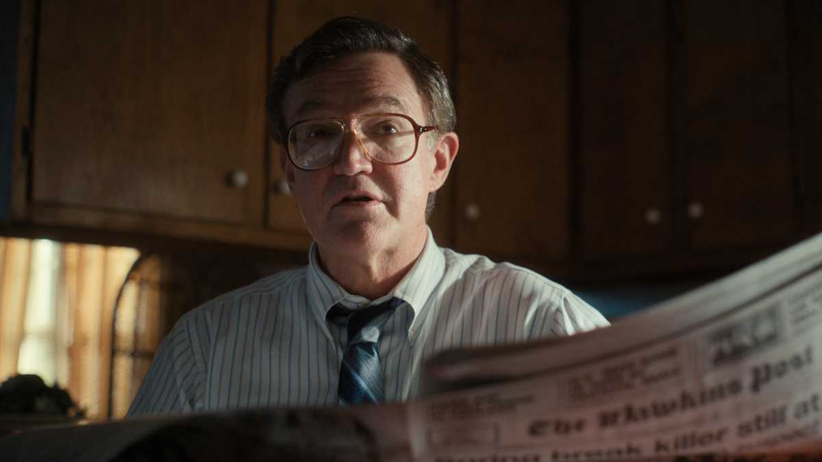 Ted Wheeler reads paper in Stranger Things