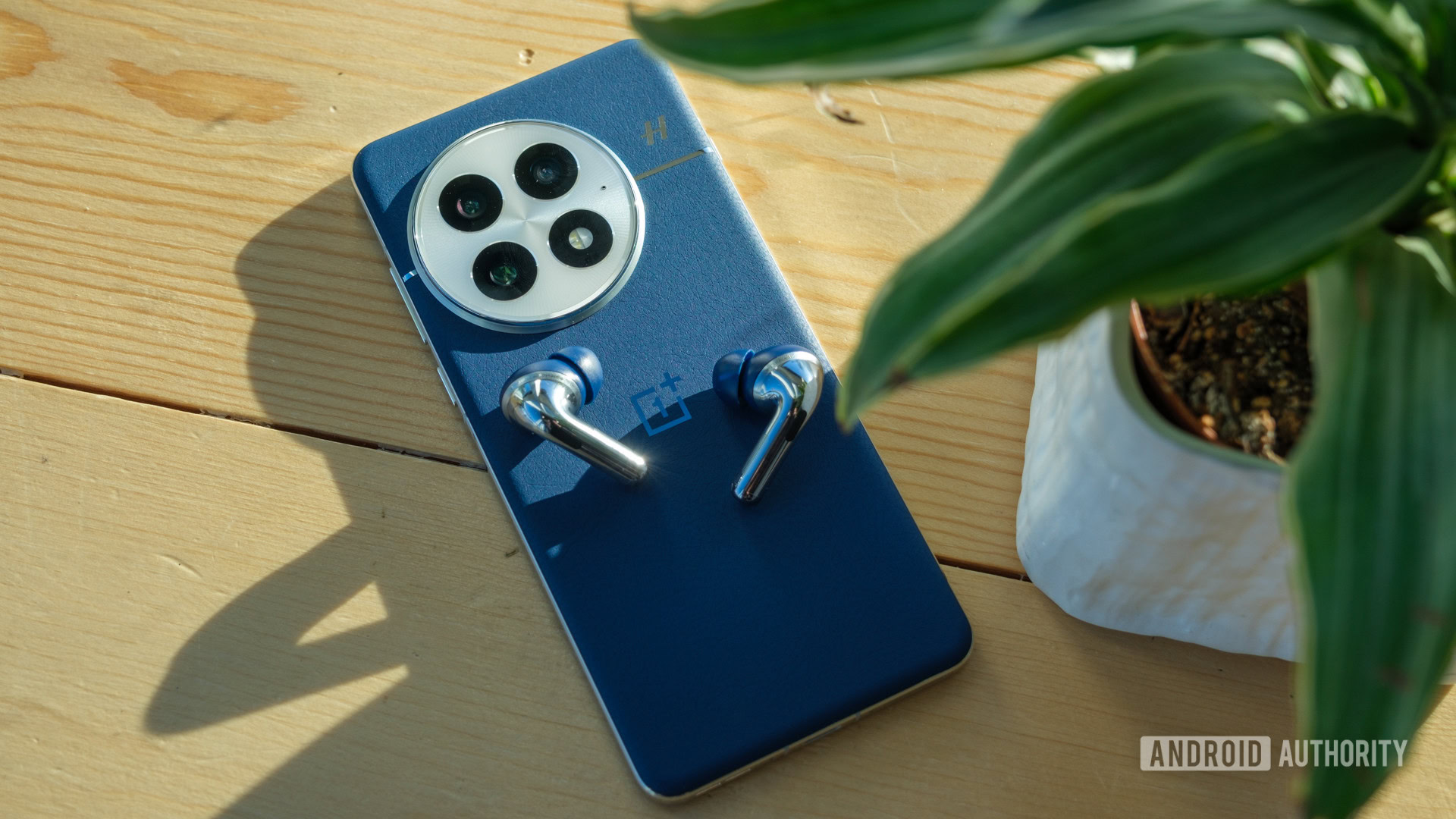 OnePlus 13 com OnePlus Buds Pro 3