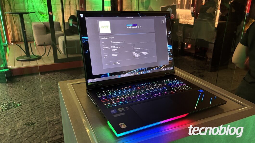 Notebook Acer Predator Helios 18, com teclado retroiluminado RGB
