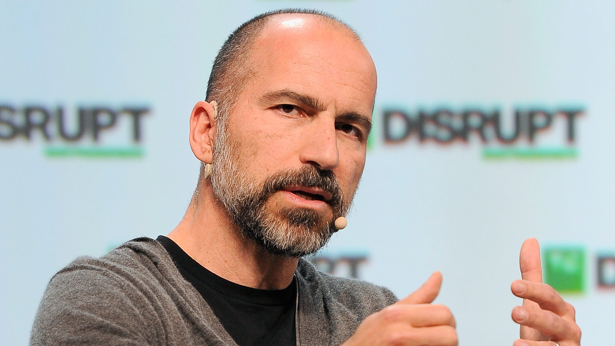 Dara Khosrowshari, CEO da Uber, durante entrevista em evento