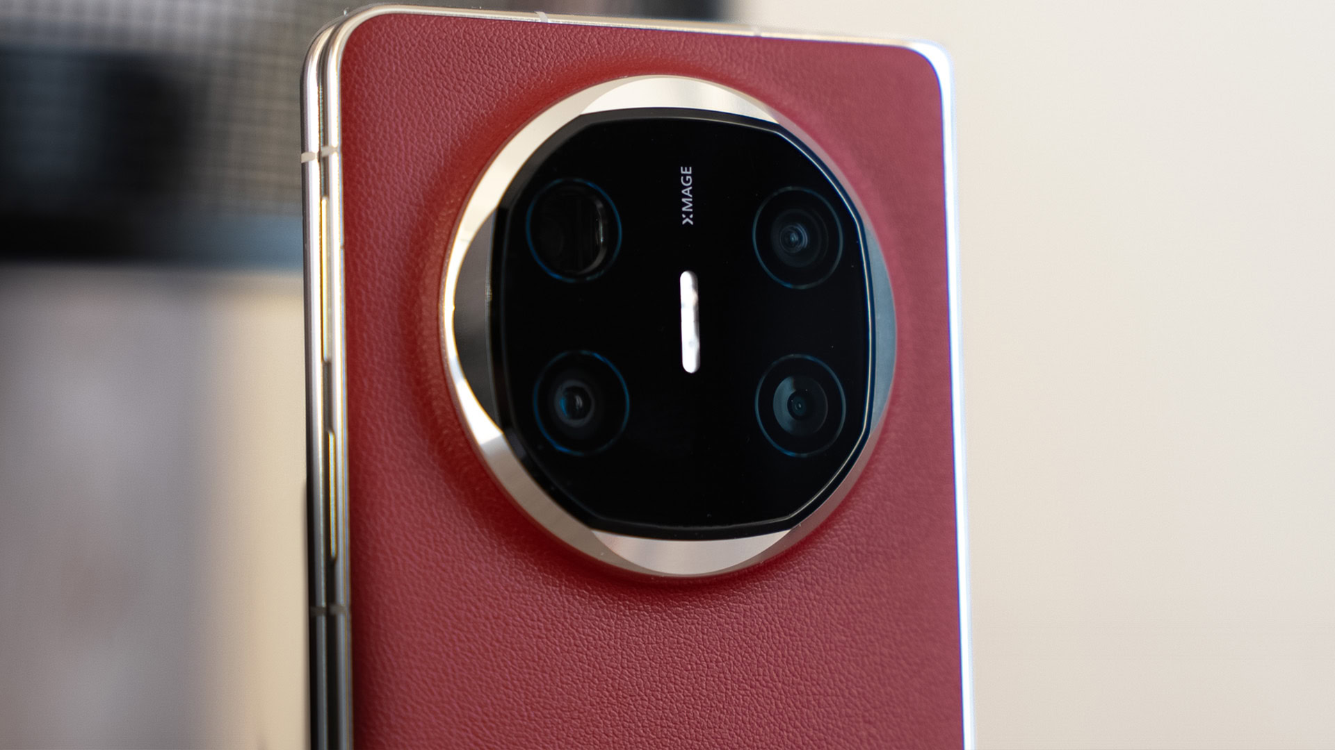 Câmera Huawei Mate X6 de perto