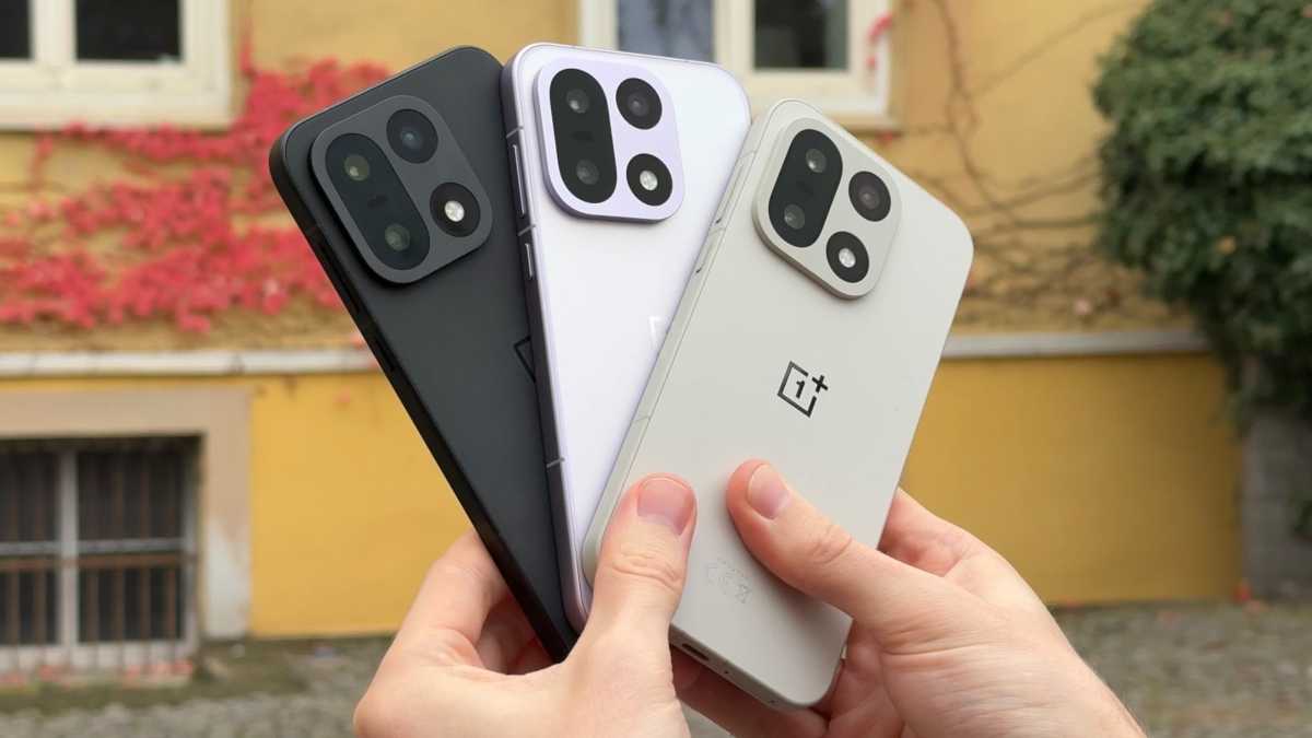 OnePlus 15 REVIEW colourways handheld