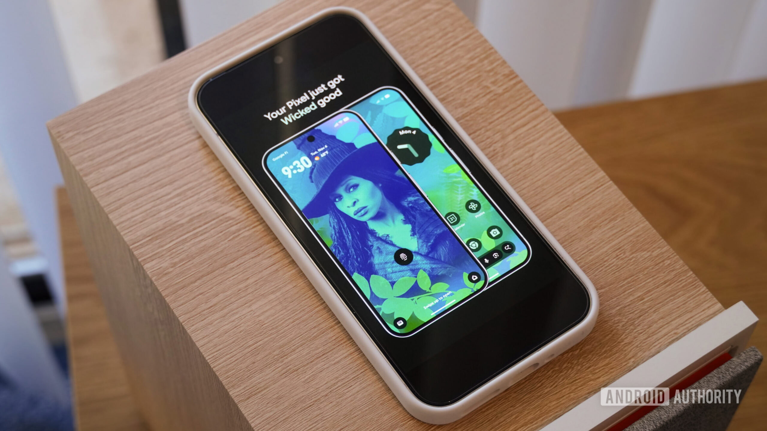 Um exemplo de tema Wicked na listagem da Play Store para o aplicativo de pacotes de temas do Google.
