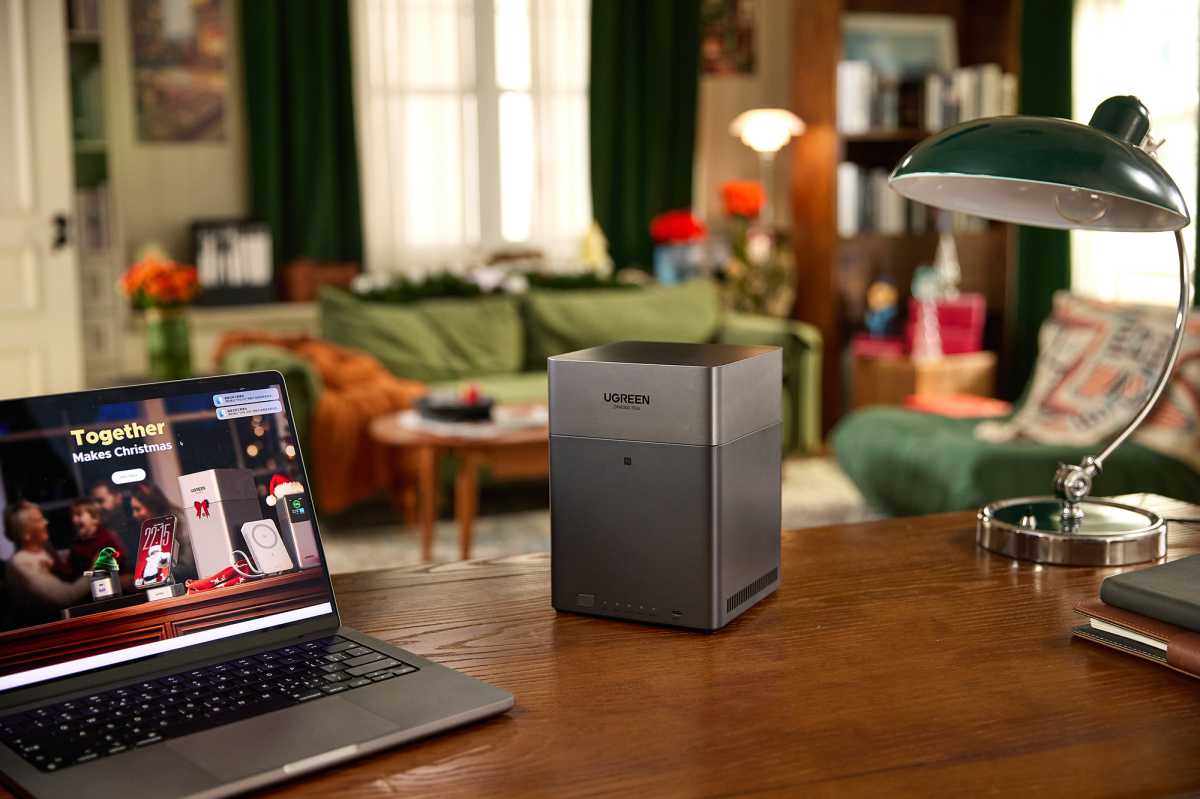 UGREEN Christmas DH4300 Plus NAS