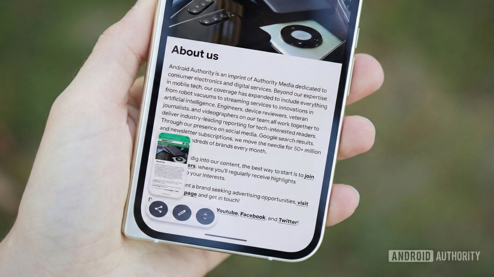 Imagem de um smartphone Pixel mostrando uma sobreposi&ccedil;&atilde;o de captura de tela do Android