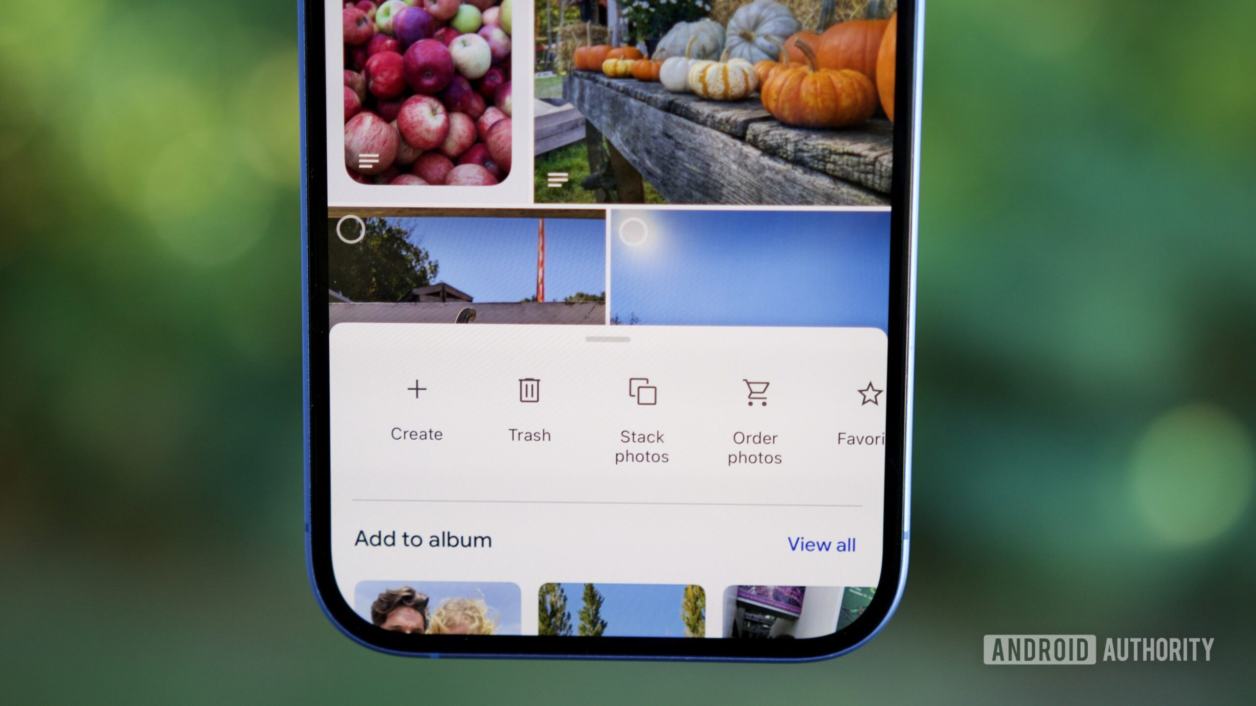 Bot&atilde;o de pilha manual de fotos no aplicativo Google Fotos para iOS.