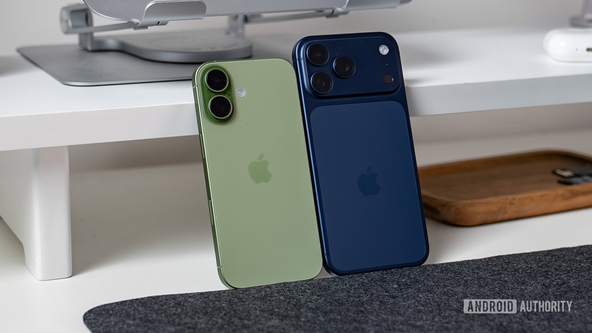 traseira do iphone 17 e iphone 17 pro levantada traseira do iphone 17 e iphone 17 pro levantada