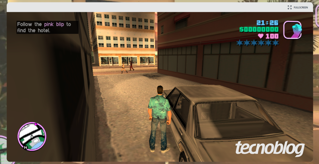 Captura de tela do jogo GTA Vice City rodando diretamente no navegador. No jogo, imagem em terceira pessoa do protagonista com uma camisa verde ao lado de um carro cinza.
