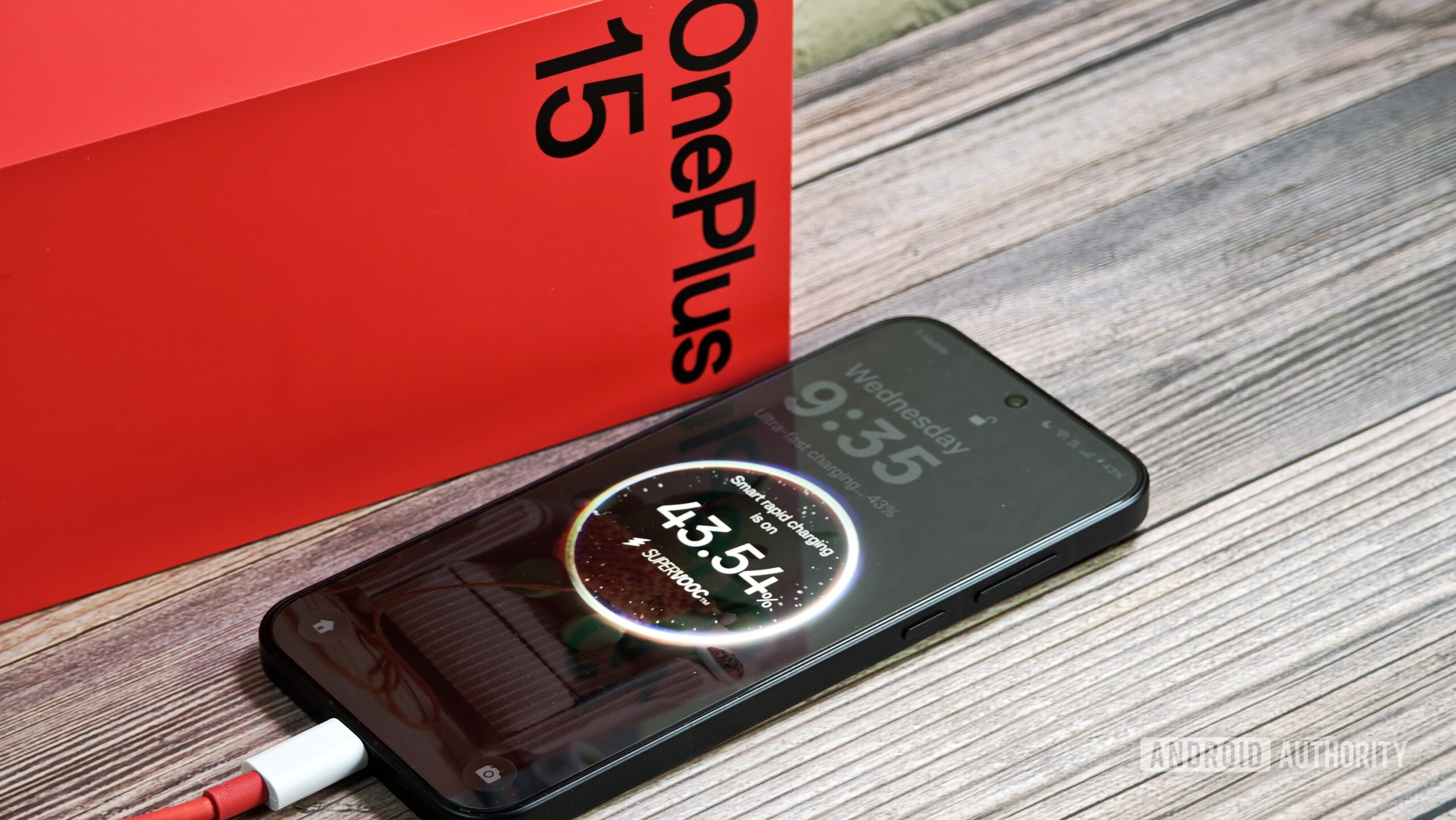 Foto de carregamento do OnePlus 15 Foto de carregamento do OnePlus 15