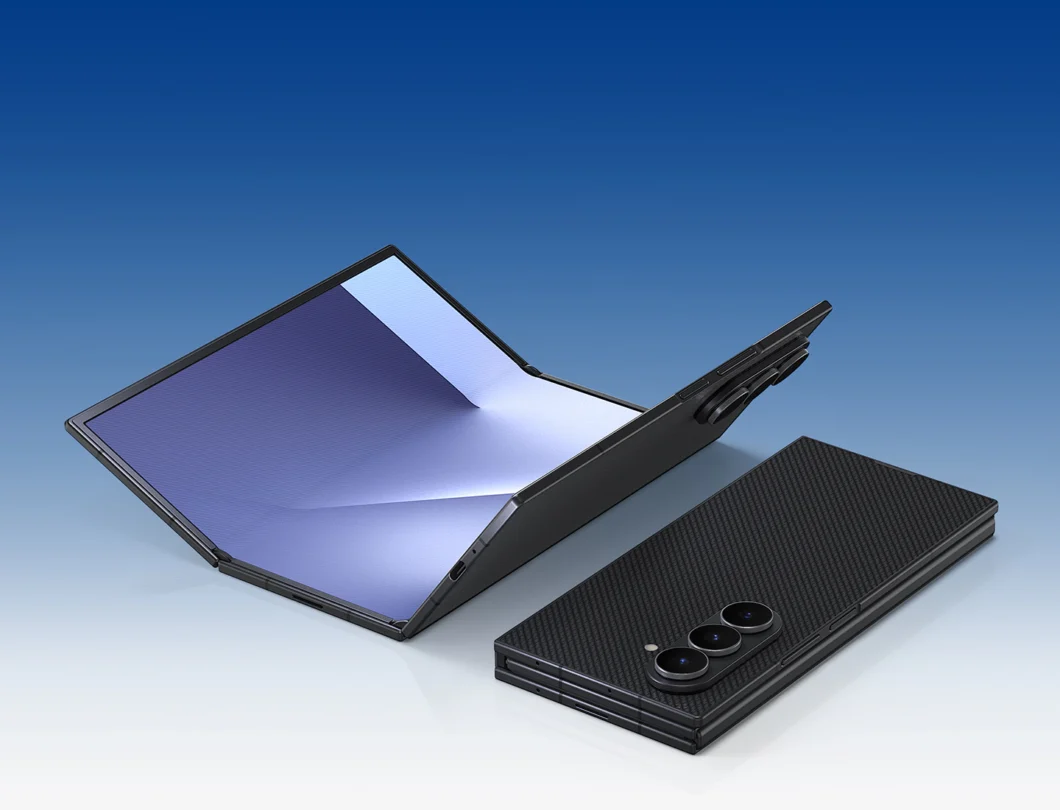 Imagem mostra Galaxy Z TriFold aberto e fechado