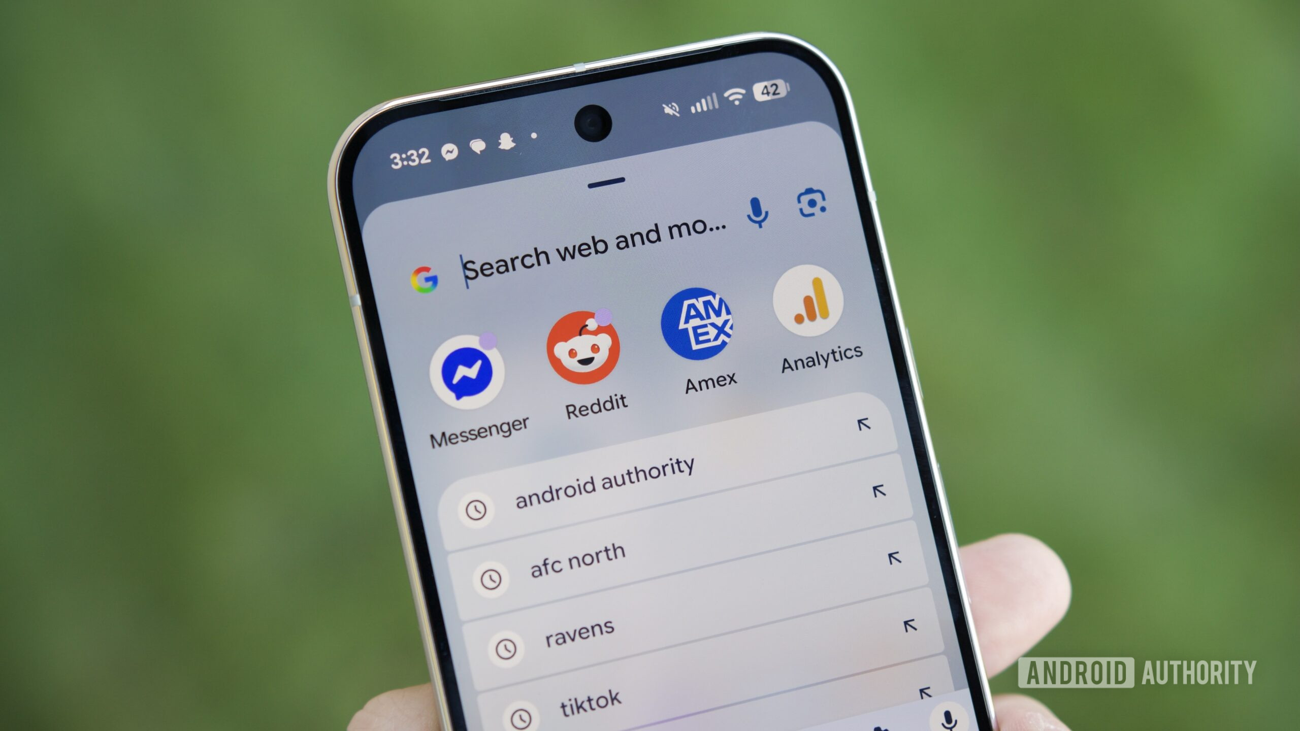 P&aacute;gina de resultados da barra de pesquisa do Pixel Launcher, conforme mostrado em um Pixel 10 Pro.