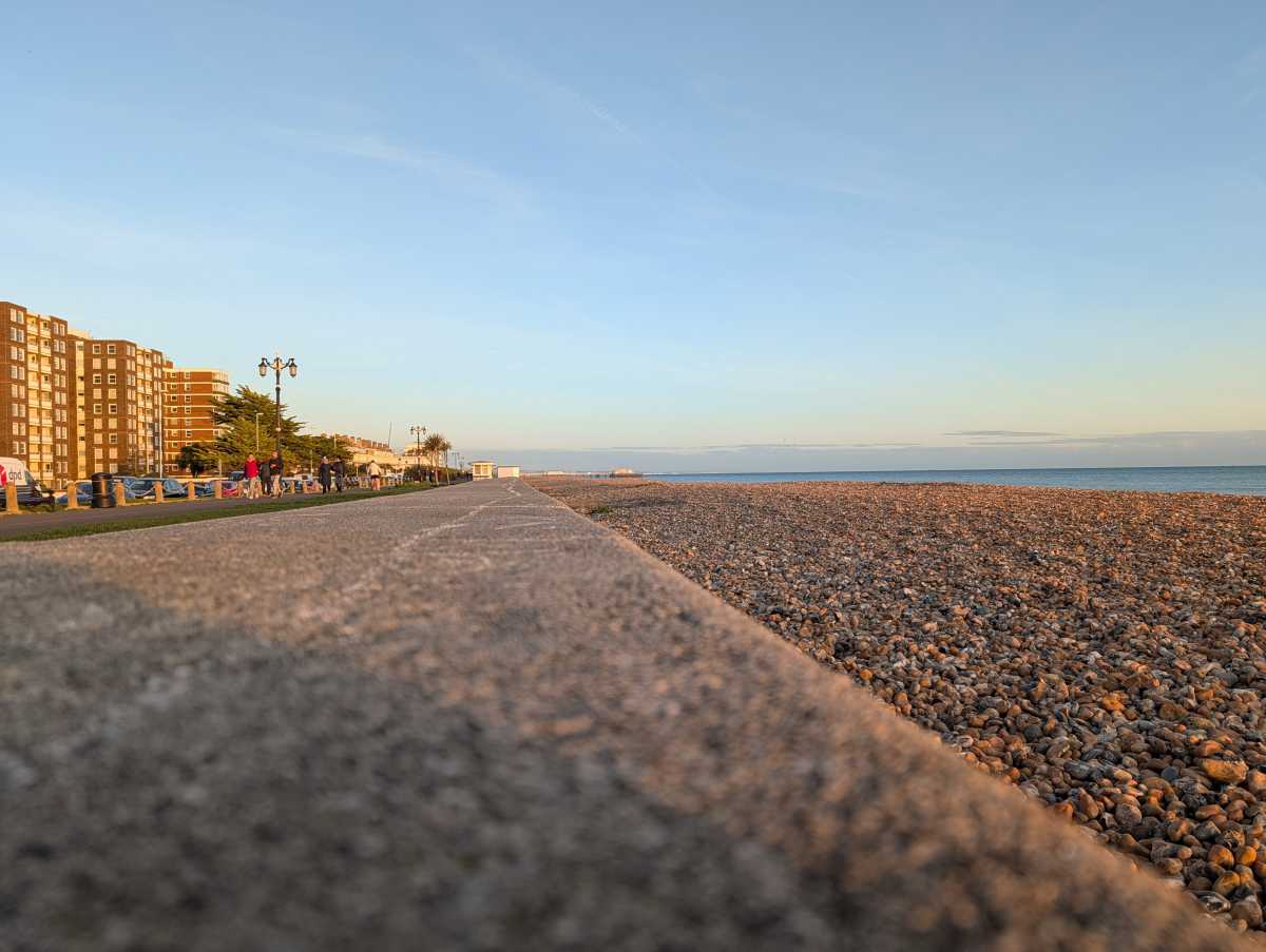 Google Pixel 10 Pro camera sample pier 1x zoom