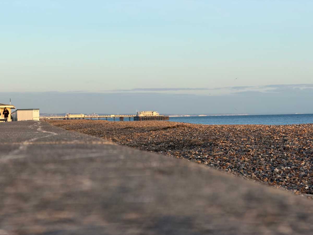 Apple iPhone 17 Pro camera sample pier 4x zoom