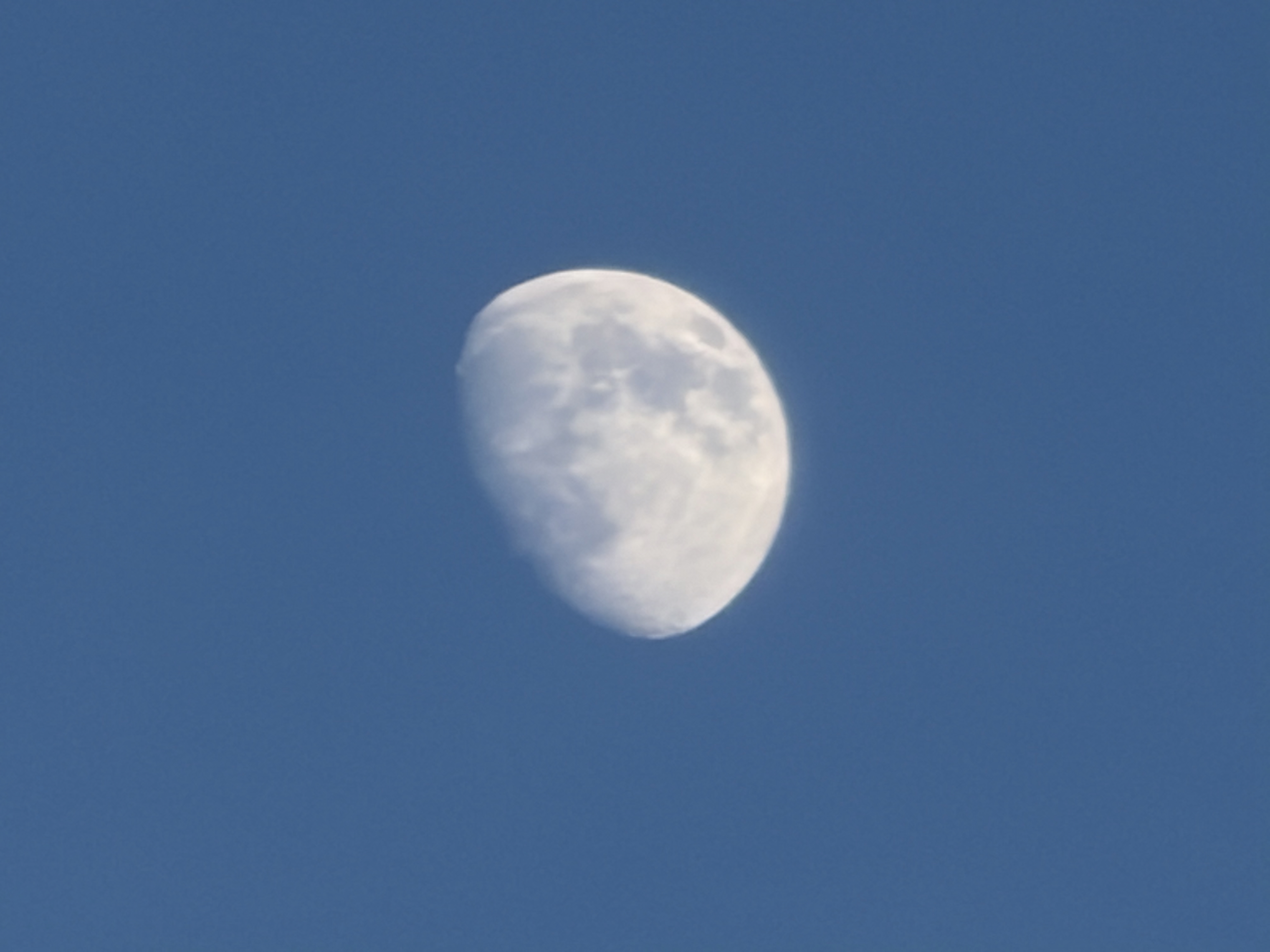 Apple iPhone 17 Pro camera sample moon 40x zoom