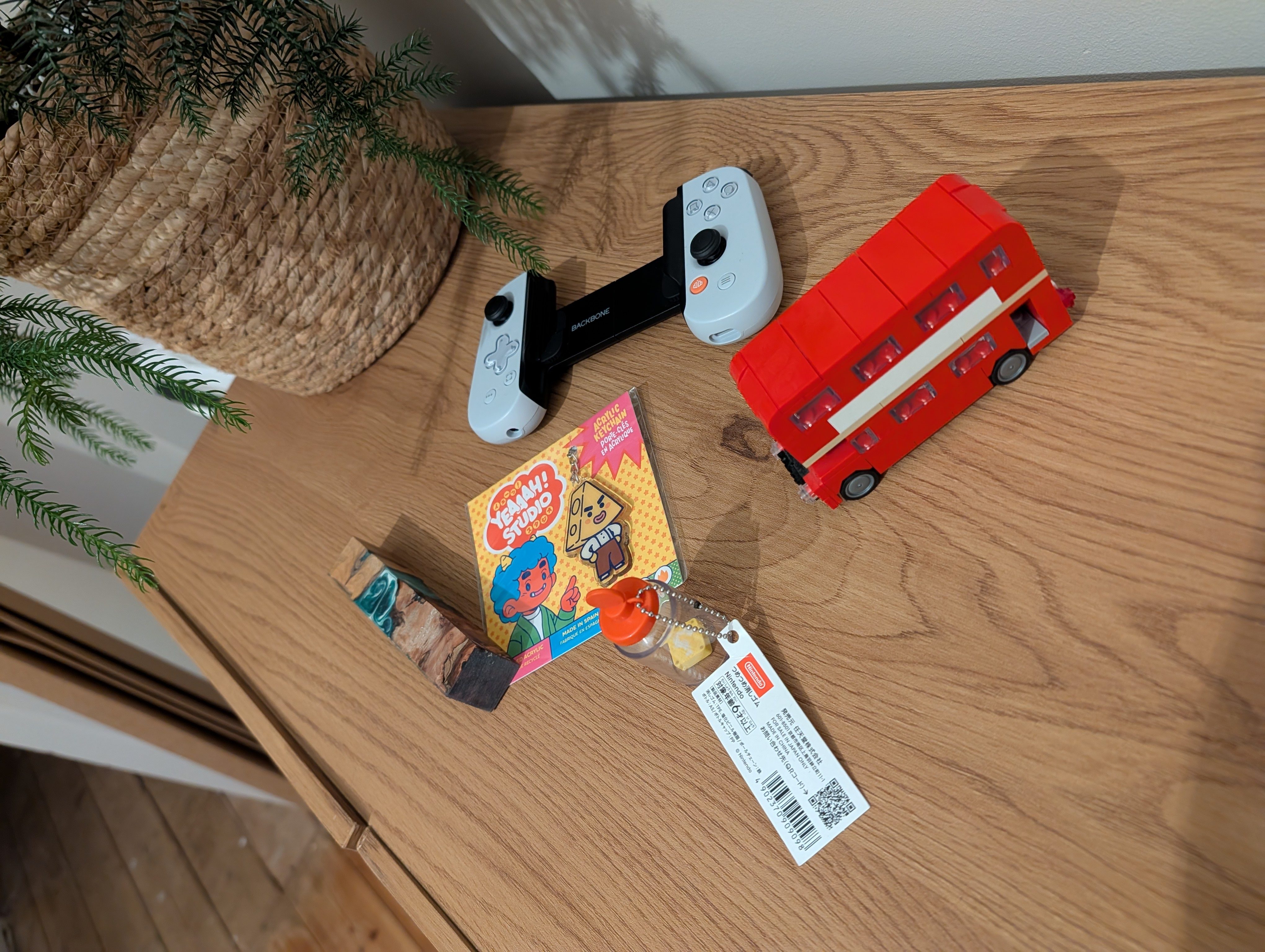 Google Pixel 10 Pro camera sample artificial light toys