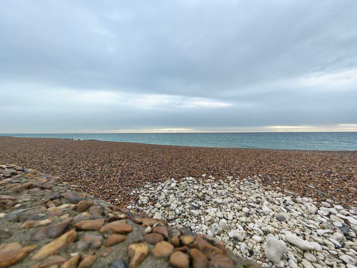 Honor Magic 8 Pro camera sample 0 point 5x zoom beach