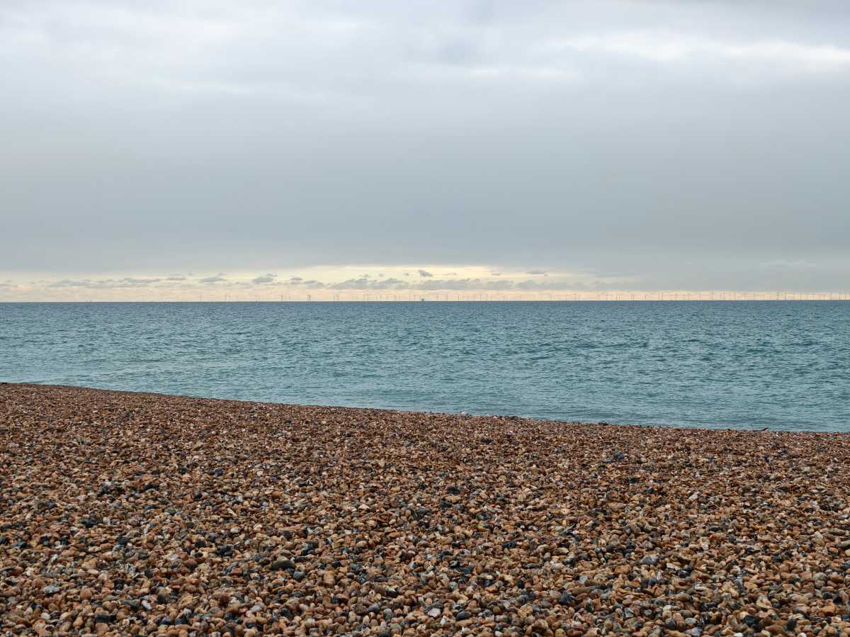 Honor Magic 8 Pro camera sample 2x zoom beach