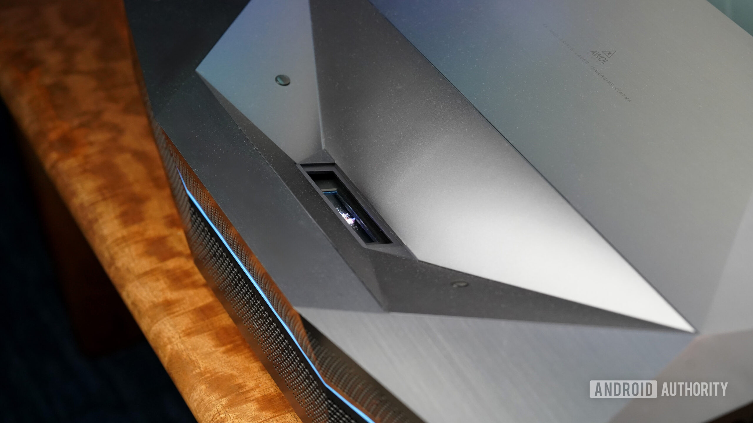 O AWOL Vision Aetherion Pro possui laser triplo RGB.