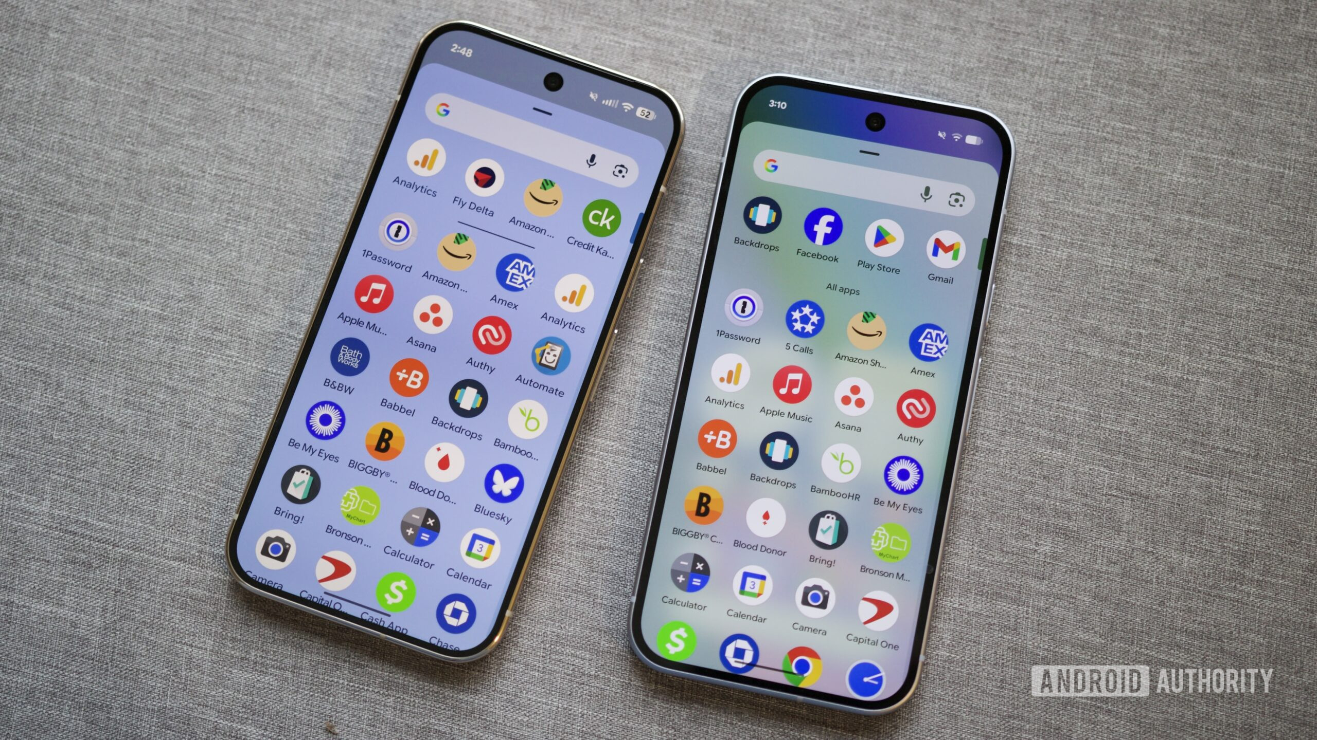 android 16 qpr2 desfoque de fundo herói desativado 3 Dois pixels rodando Android 16, um com efeitos de desfoque de fundo e outro sem.