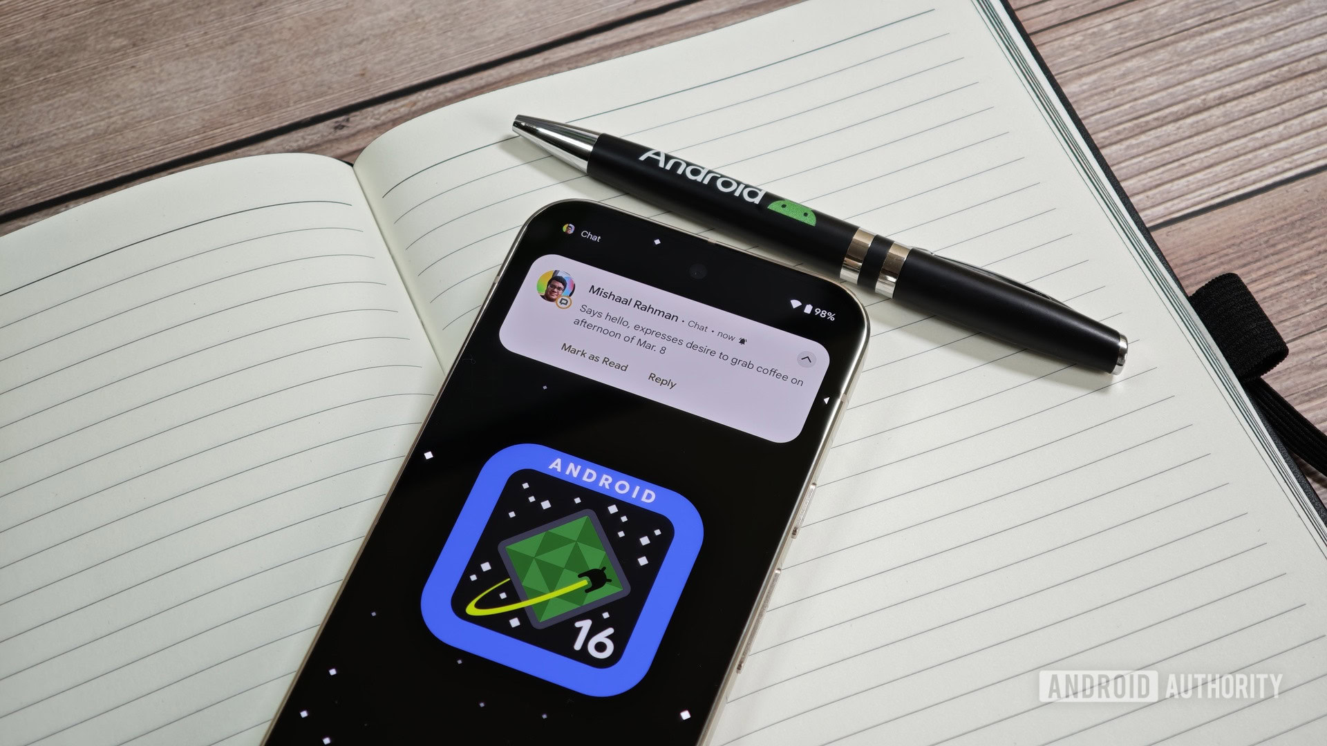 Imagem principal dos resumos de notificação do Android 16 Imagem principal dos resumos de notificação do Android 16