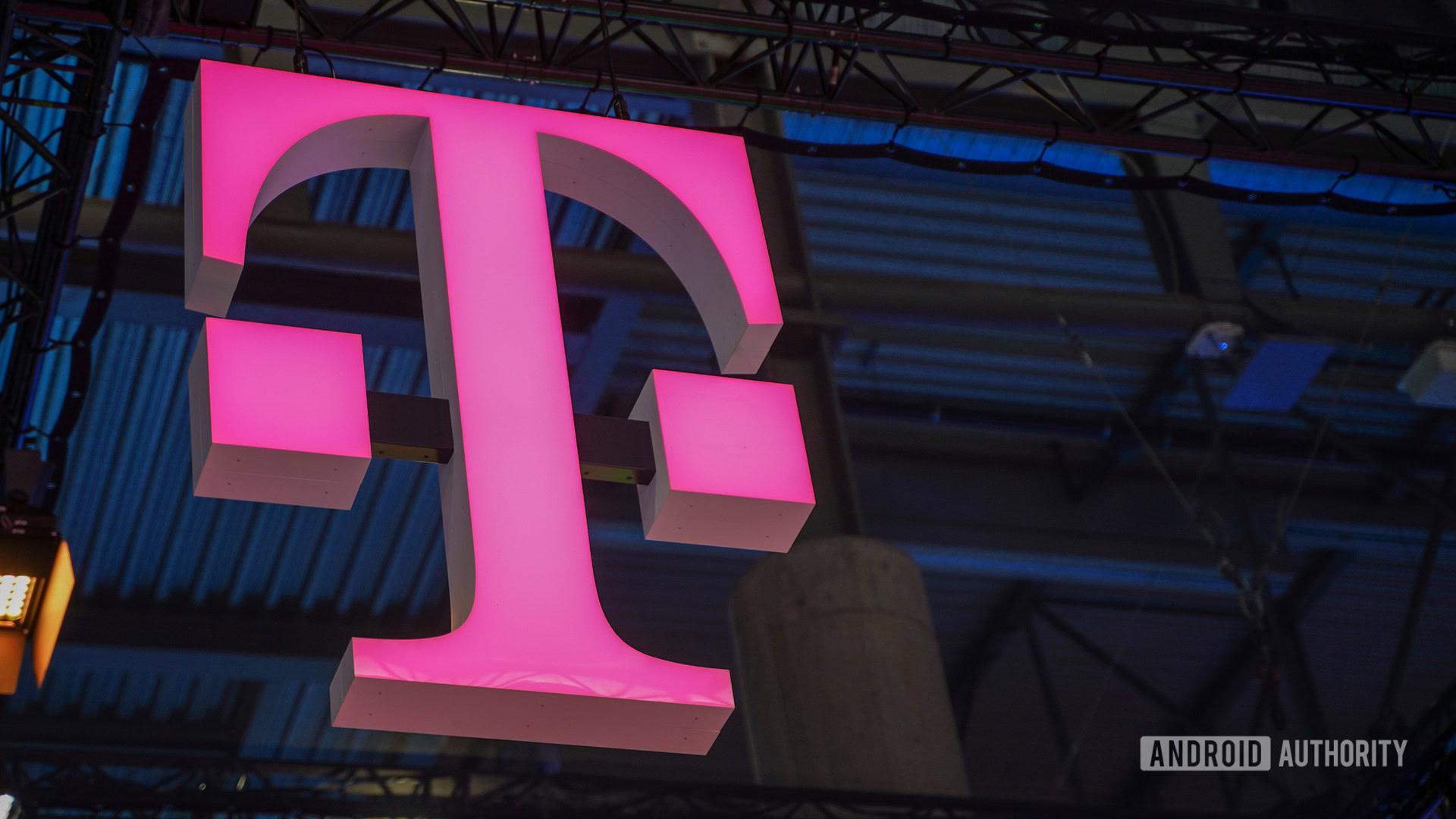 Logotipo da T Mobile em &acirc;ngulo MWC 2022