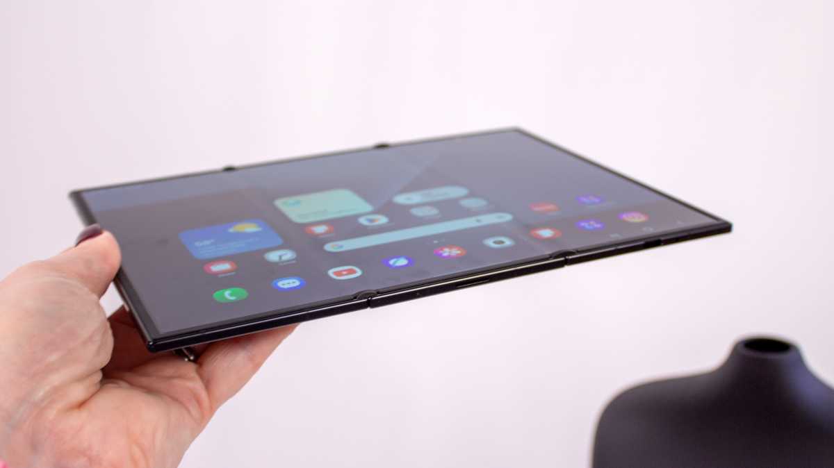 Samsung Galaxy Z TriFold 16