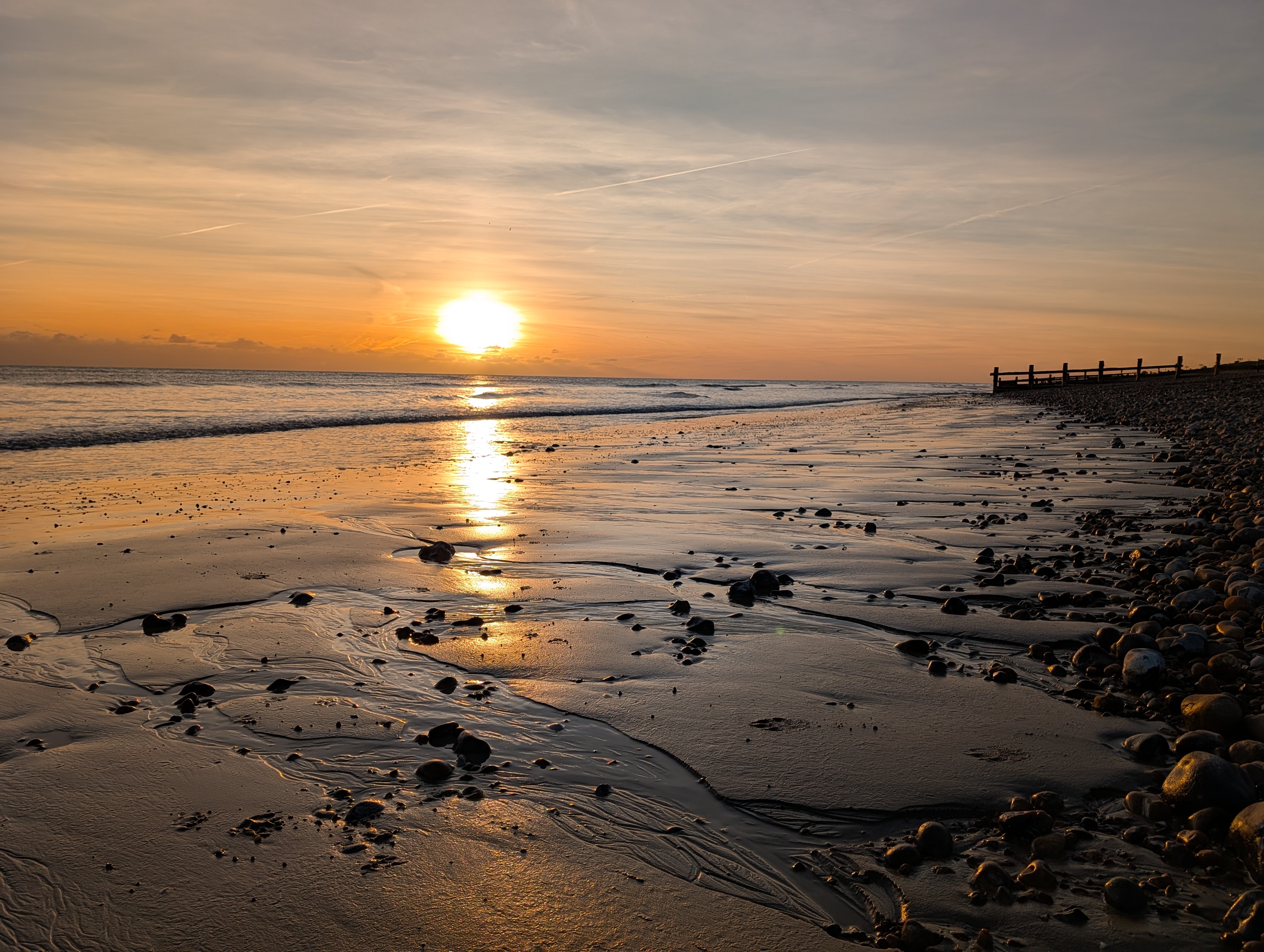 Google Pixel 10 Pro camera sample beach reflections