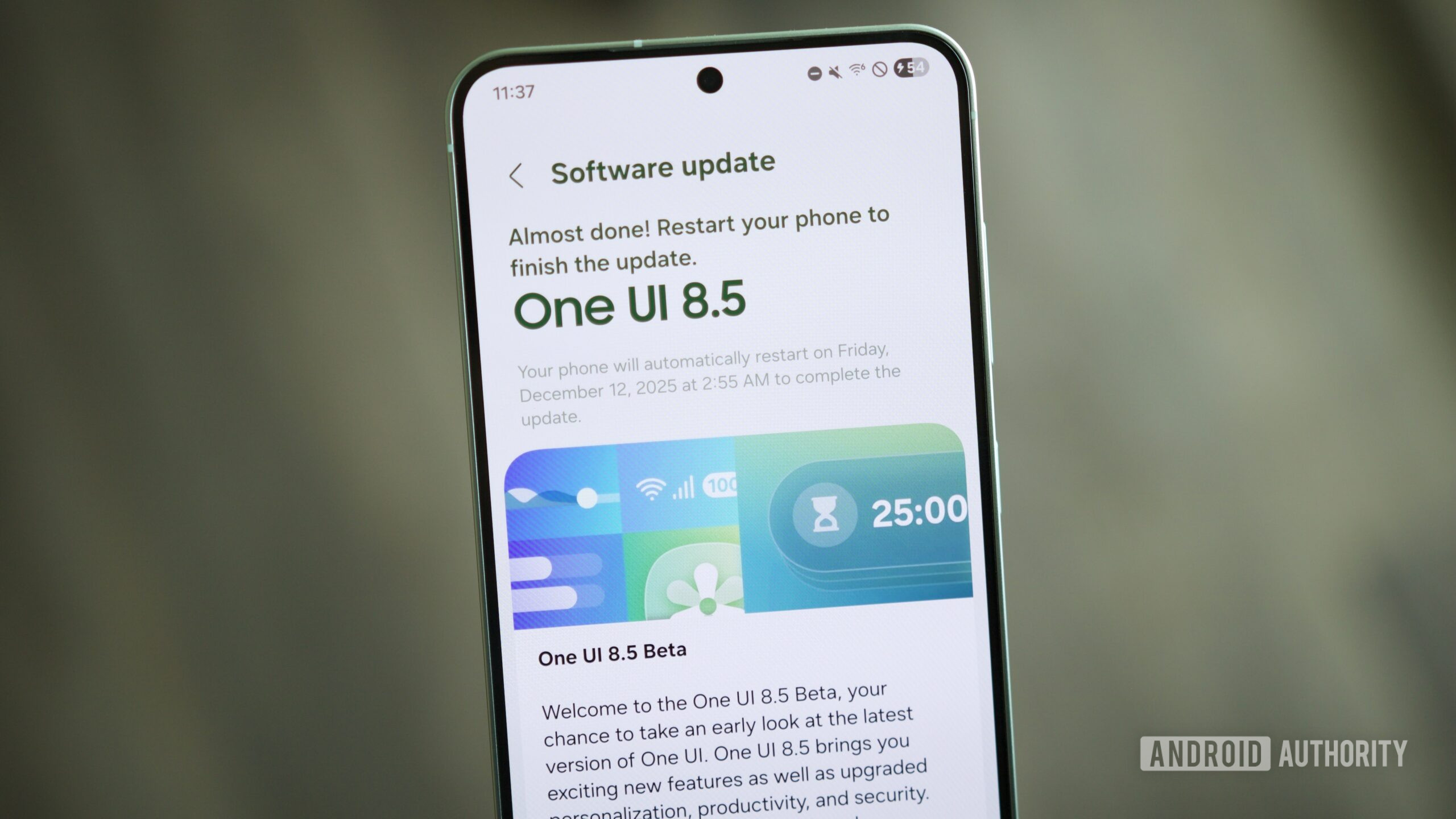 Um telefone Samsung mostrando a p&aacute;gina de inscri&ccedil;&atilde;o do One UI 8.5 beta.