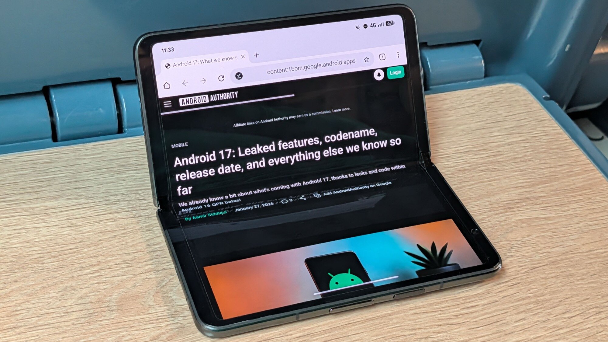 google pixel fold navega&ccedil;&atilde;o cromada na mesa