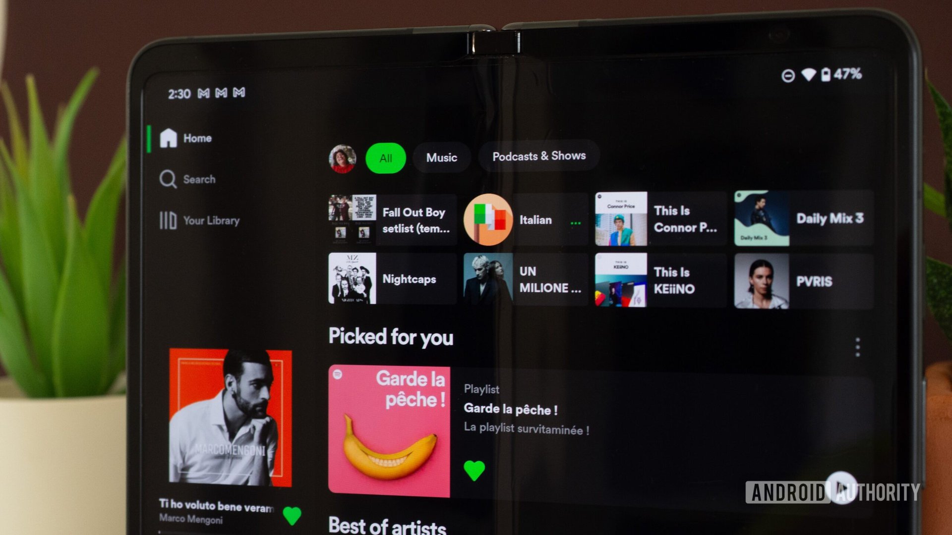exibi&ccedil;&atilde;o interna do google pixel fold spotify