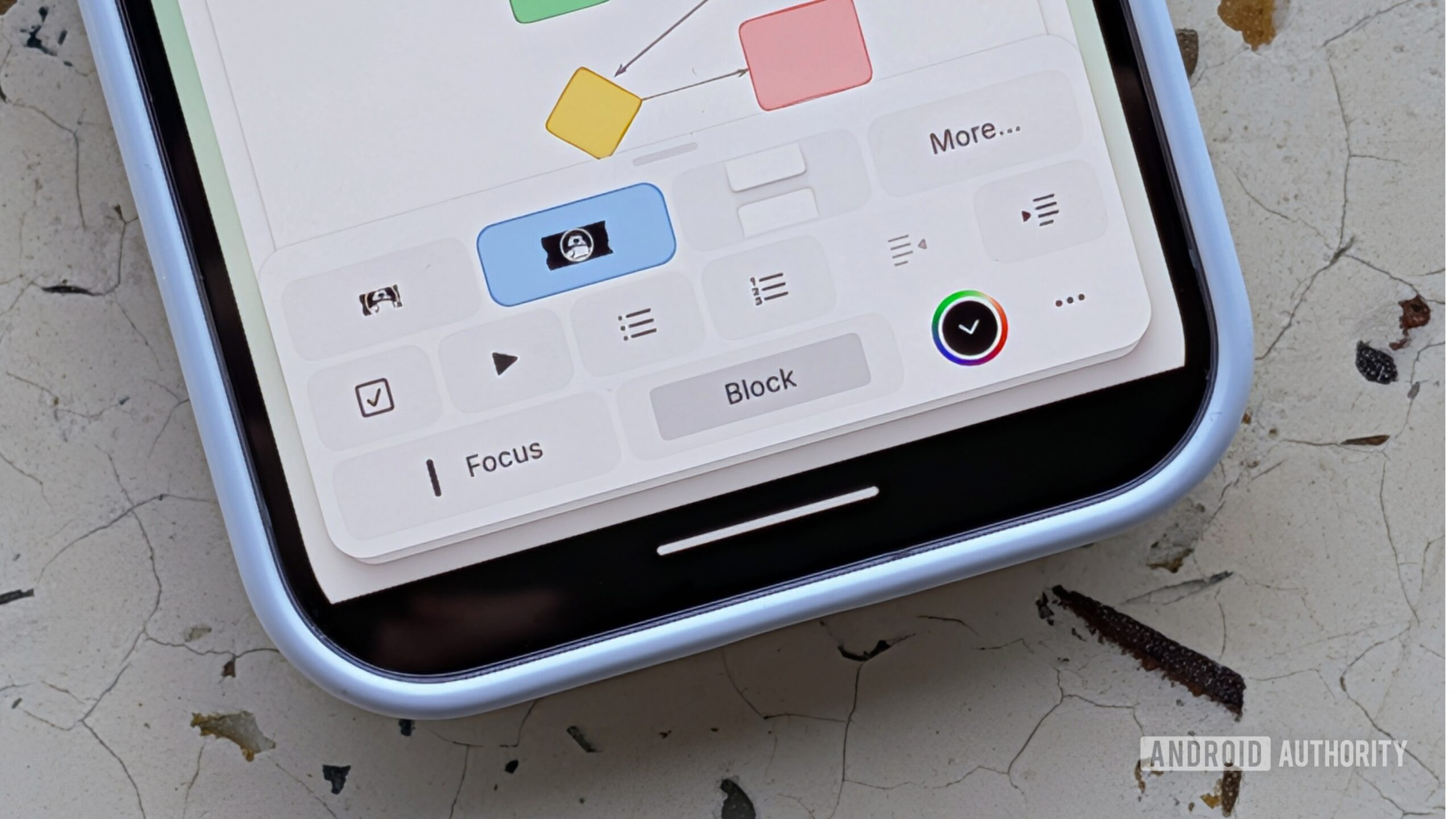 Pixel 10 Pro com aplicativo Craft na tela Pixel 10 Pro com aplicativo Craft na tela