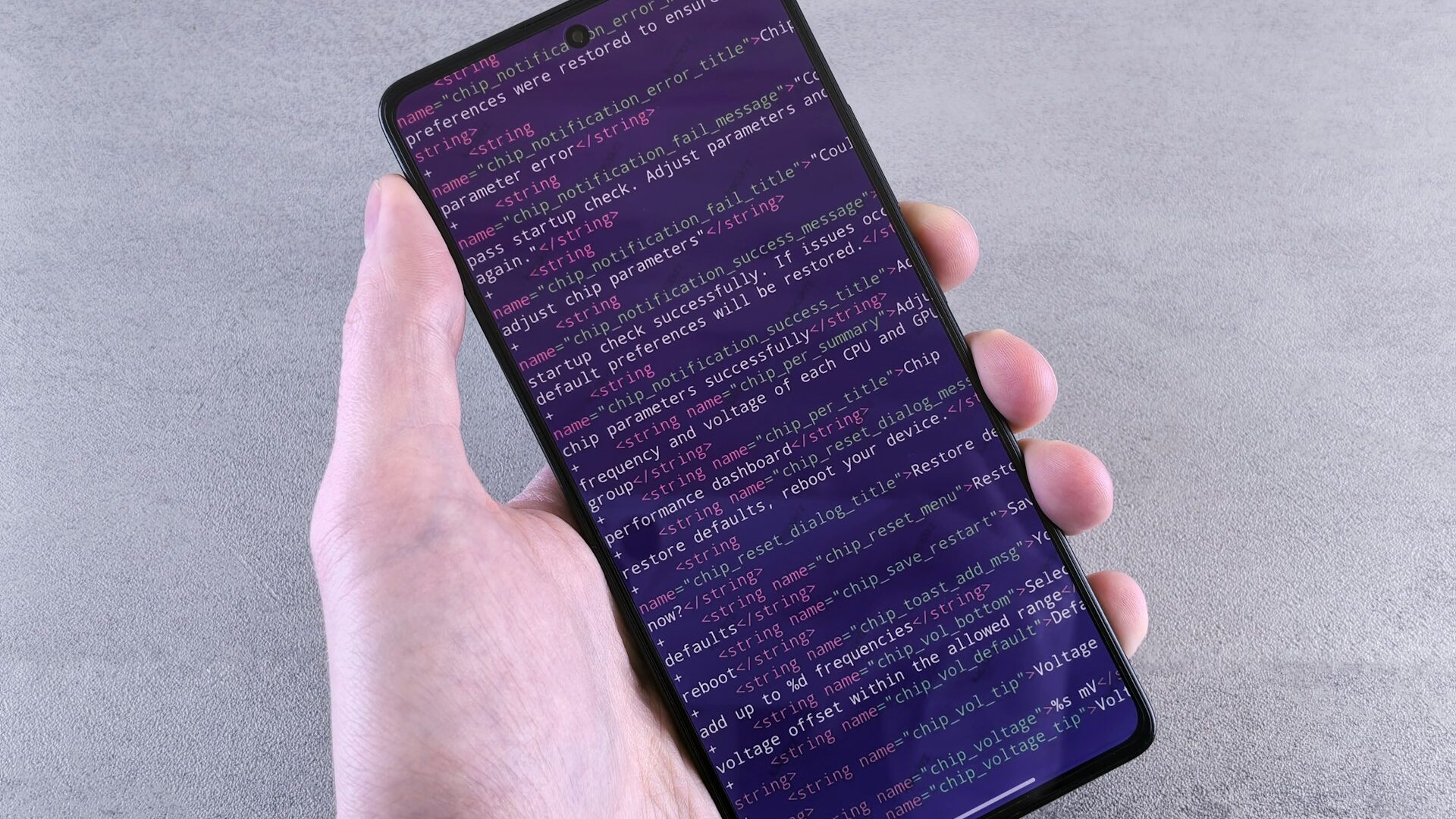 imagem de um celular exibibindo uma tela de debug