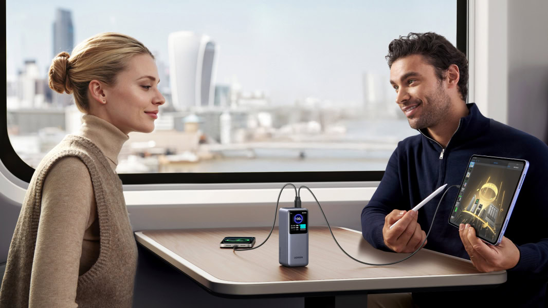 UGREEN Nexode Power Bank 20000mAh 130W usado em trem