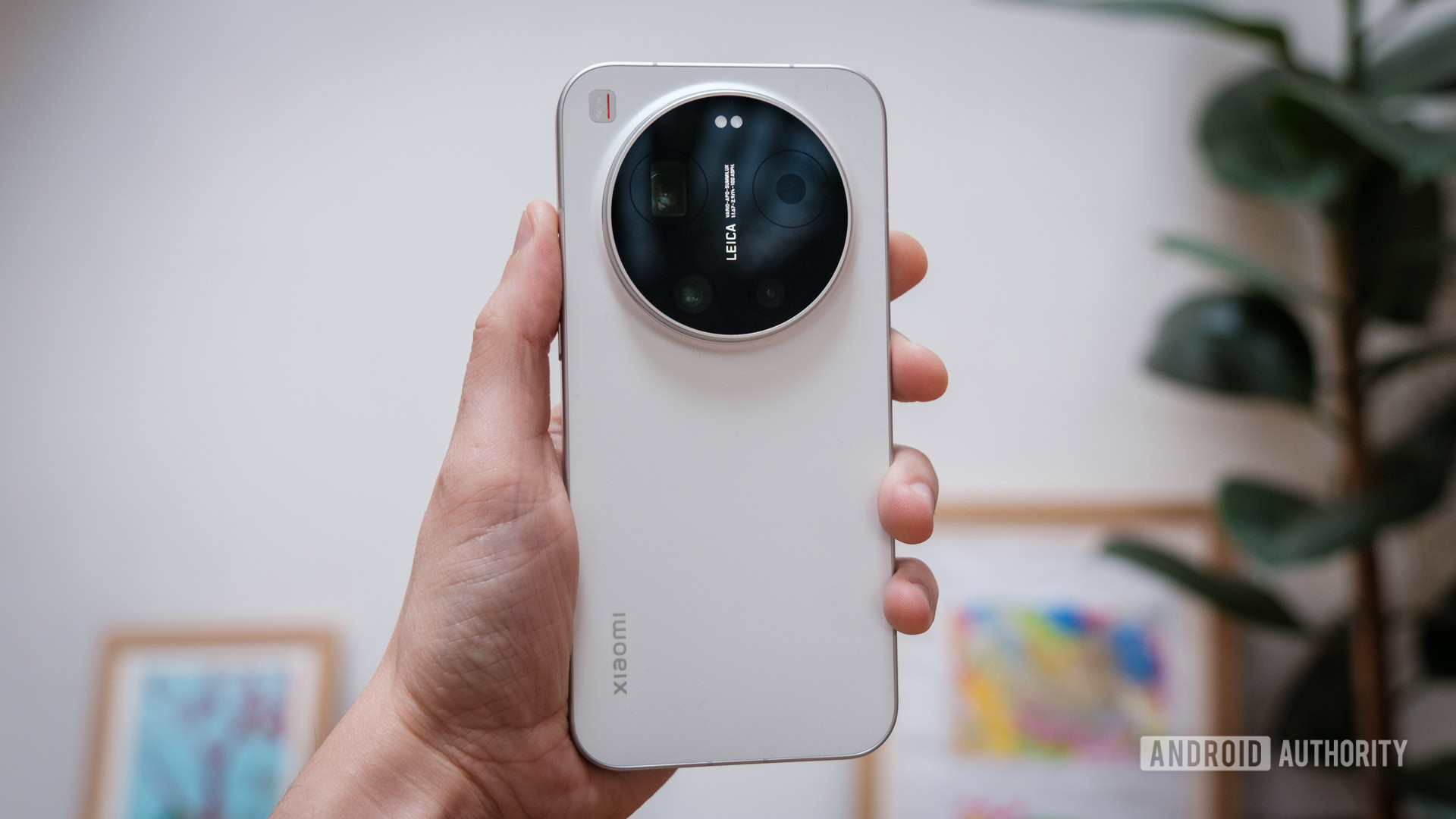 Xiaomi 17 Ultra em mãos Xiaomi 17 Ultra em mãos