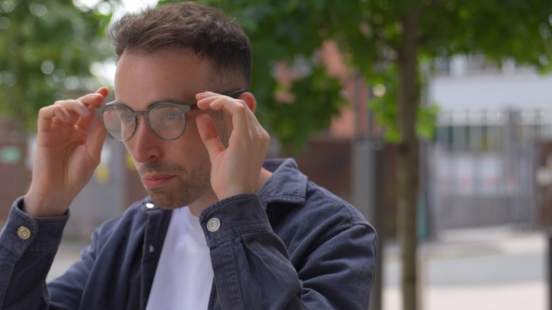 &Oacute;culos Dymesty AI sendo colocados