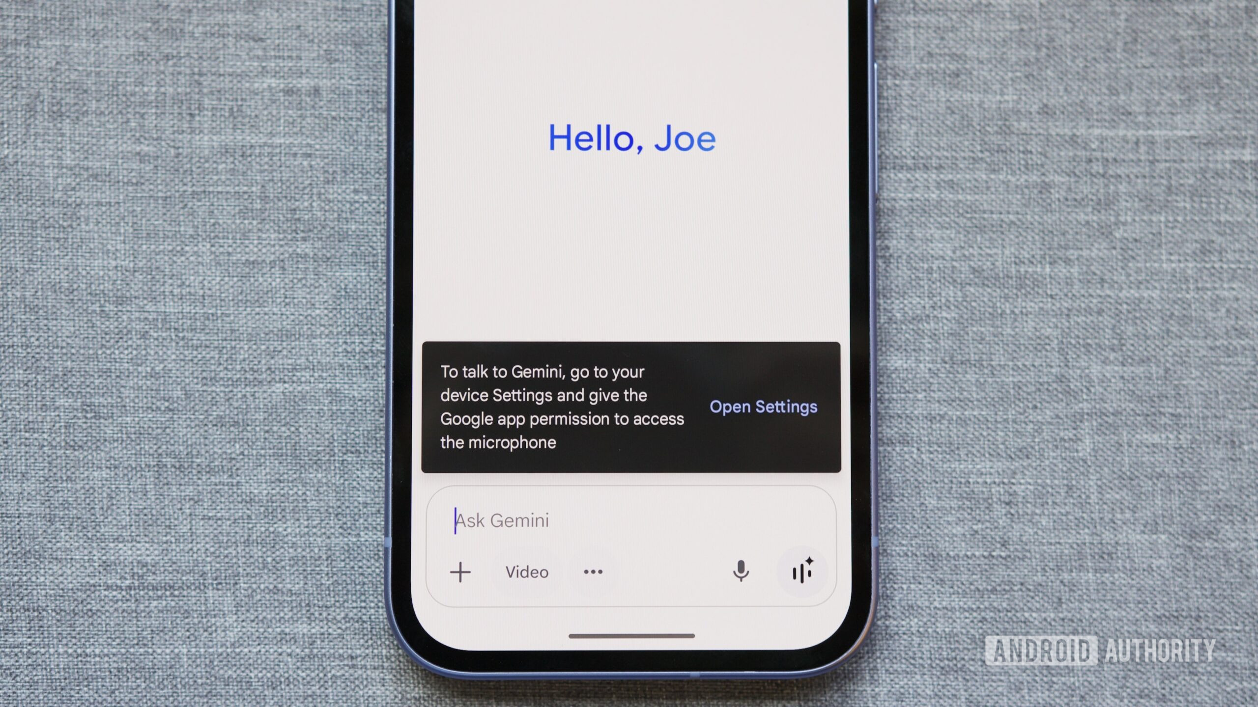 Aplicativo Gemini com um aviso pop-up sobre a falta de permiss&otilde;es de microfone.