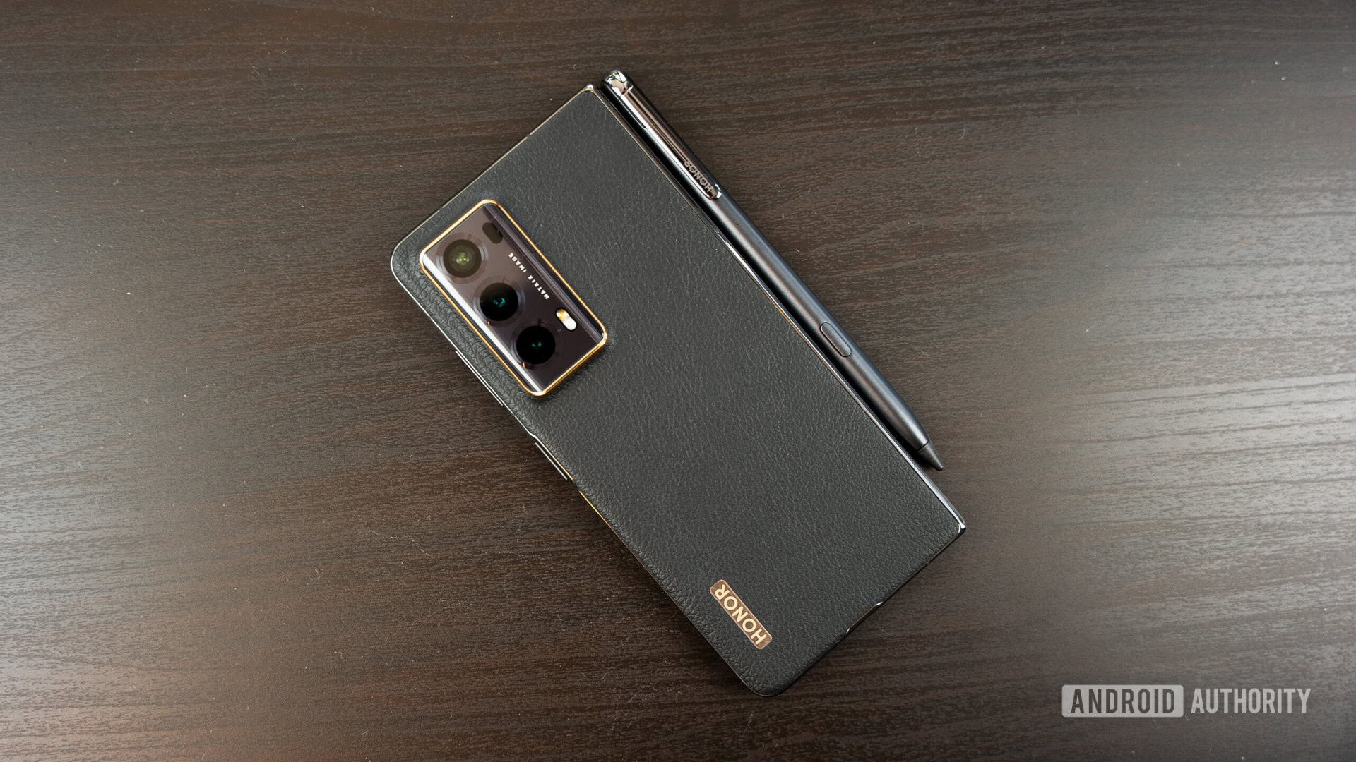 Honor Magic V2 Ultimate dobrado com caneta inclu&iacute;da