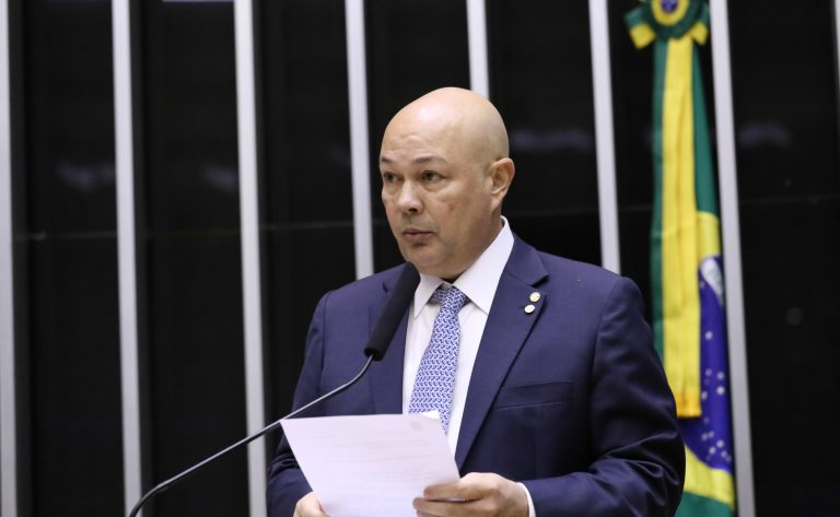 Projeto que isenta notebooks trazidos do exterior avança na Câmara