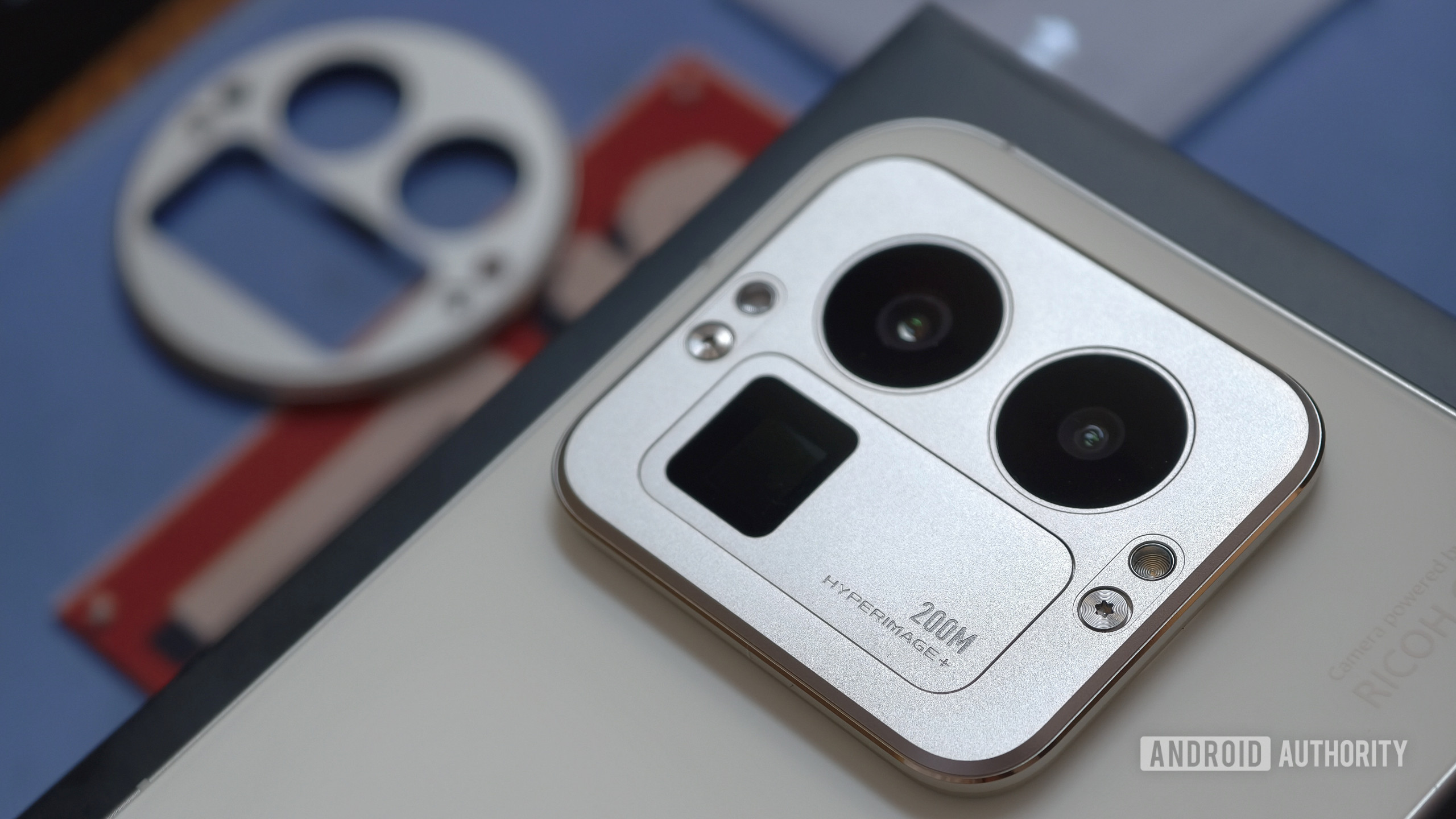 realme GT8 Pro com câmera quadrada