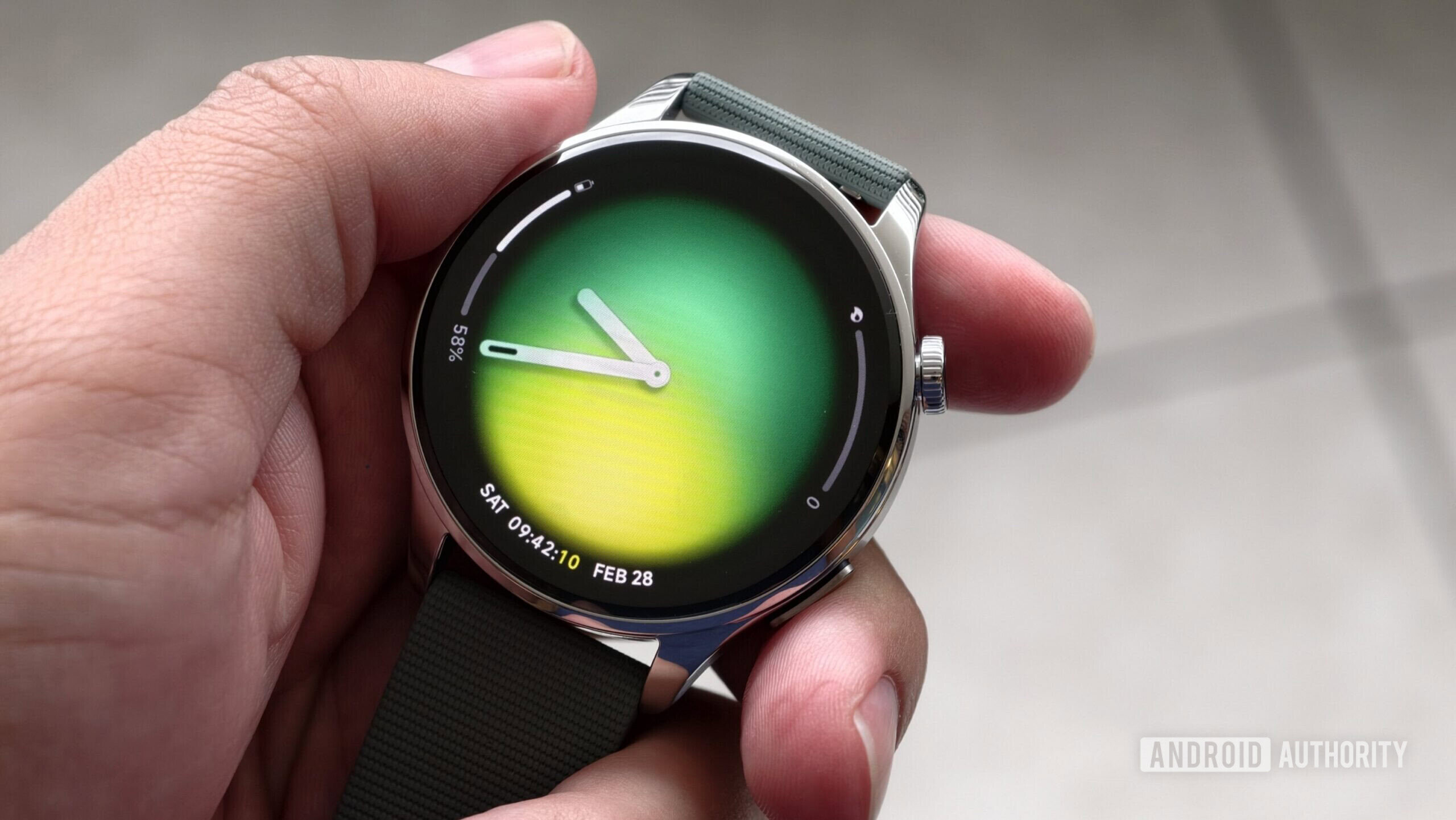 Xiaomi Watch 5 na m&atilde;o