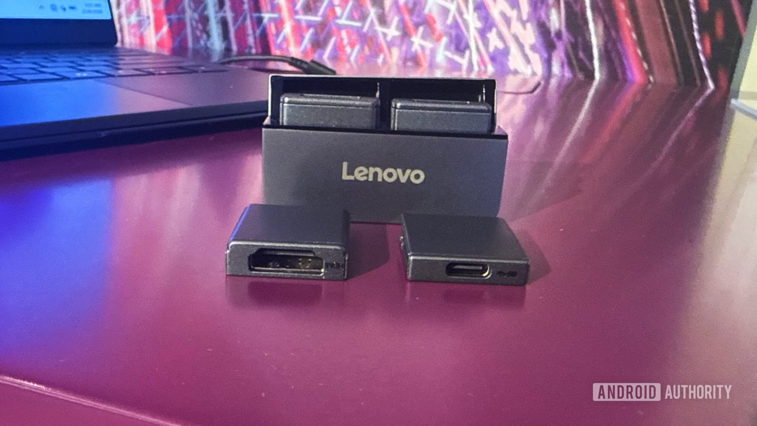 Portas 2 do Lenovo ThinkBook Modular PC Concept