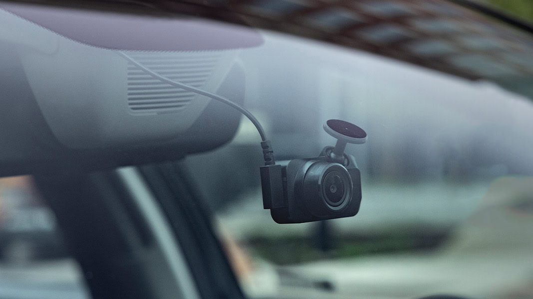 Garmin Dash Cam Mini 3 na frente do carro