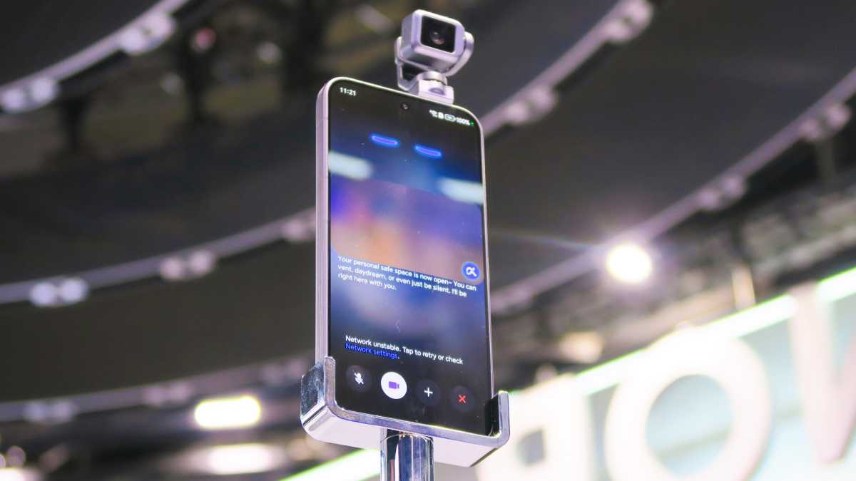 Honor Robot Phone hands on MWC 26 front