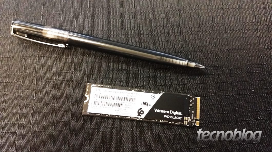 SSD Black NVMe da Western Digital (imagem: Emerson Alecrim/Tecnoblog)